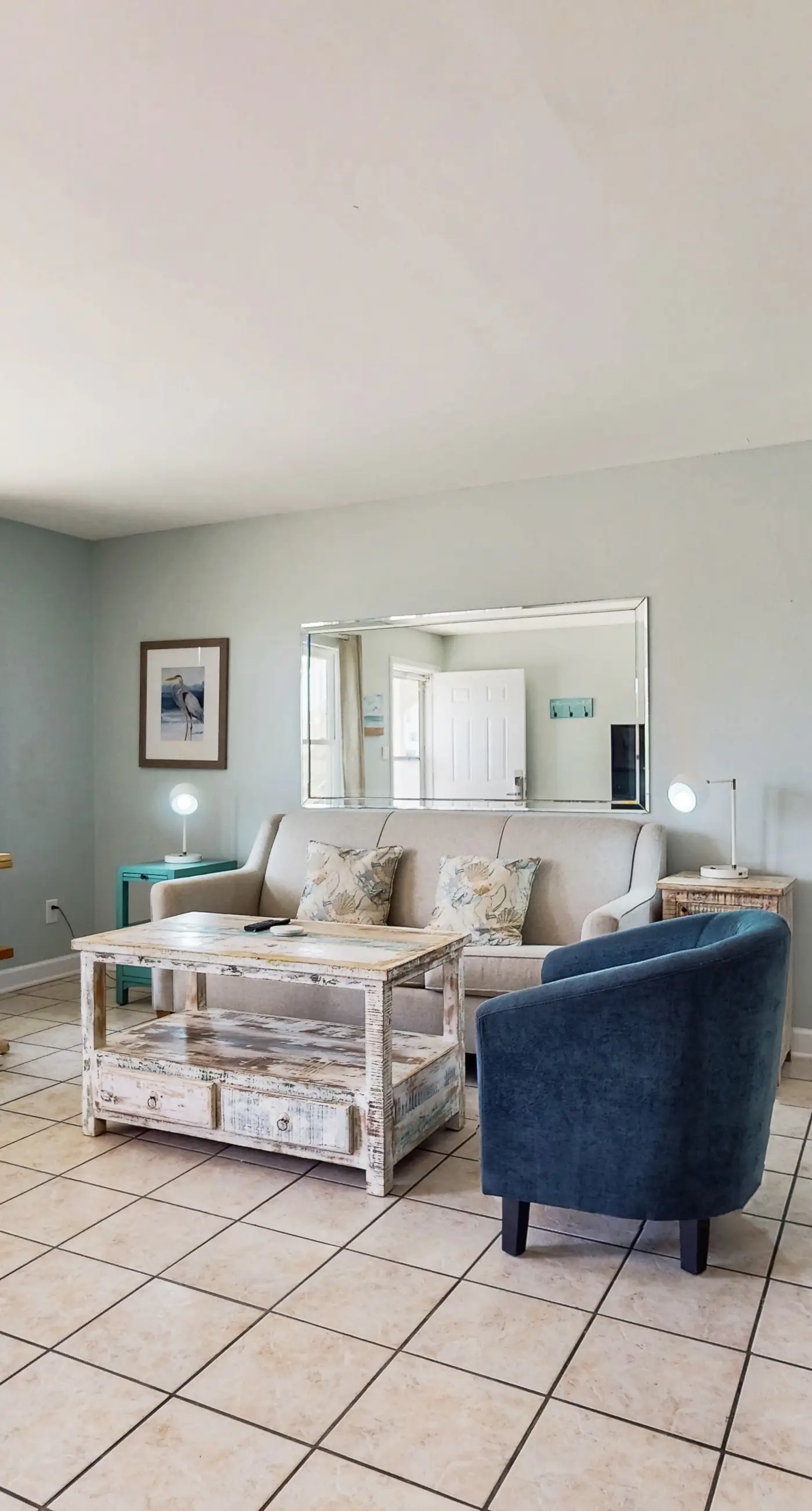 Adorable condo across from the Gulf with central AC, deck, pool & grill