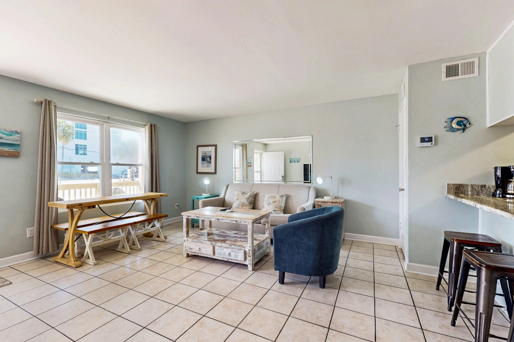 Adorable condo across from the Gulf with central AC, deck, pool & grill