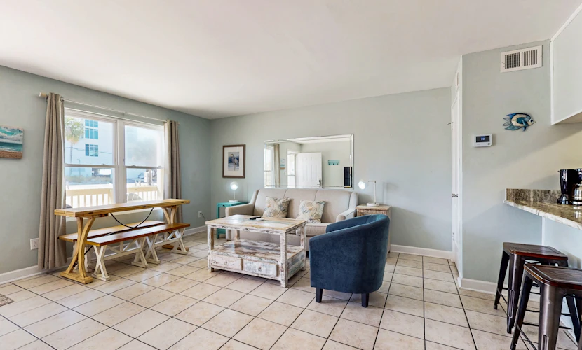 Adorable condo across from the Gulf with central AC, deck, pool & grill