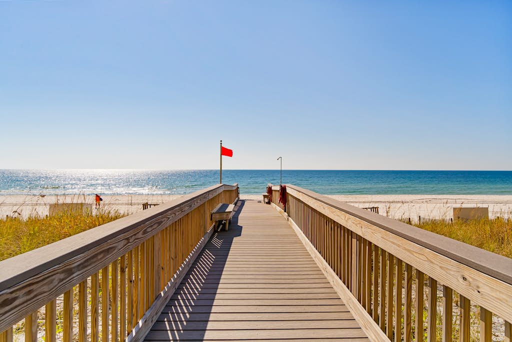 Gorgeous Oceanfront condo with washer/dryer, Gulf-front balcony & pool/hot tub