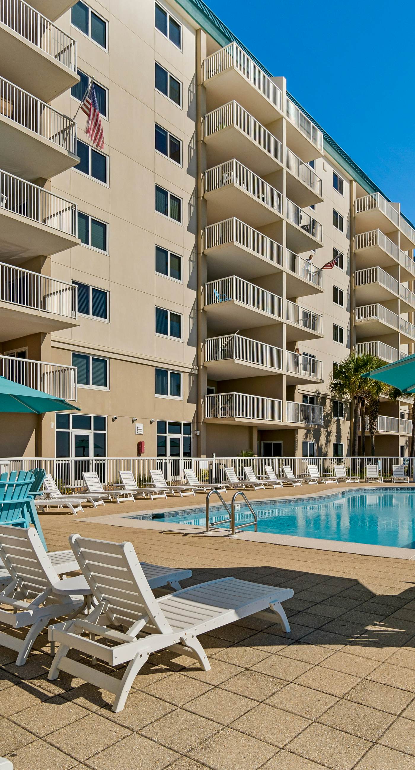 Gorgeous Oceanfront condo with washer/dryer, Gulf-front balcony & pool/hot tub