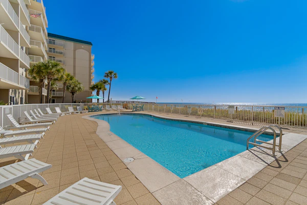 Gorgeous Oceanfront condo with washer/dryer, Gulf-front balcony & pool/hot tub