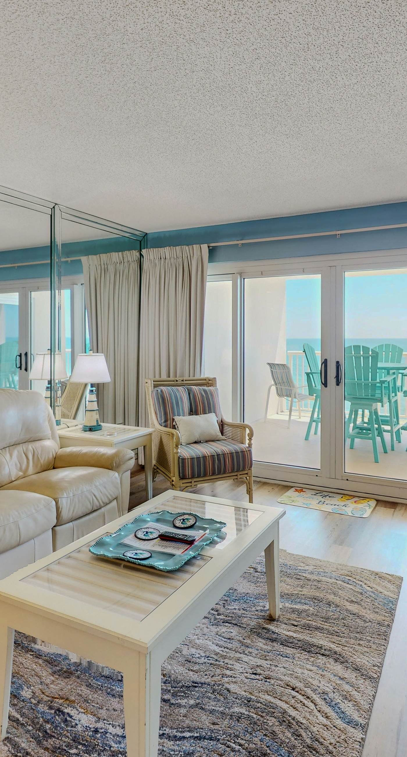 Gorgeous Oceanfront condo with washer/dryer, Gulf-front balcony & pool/hot tub