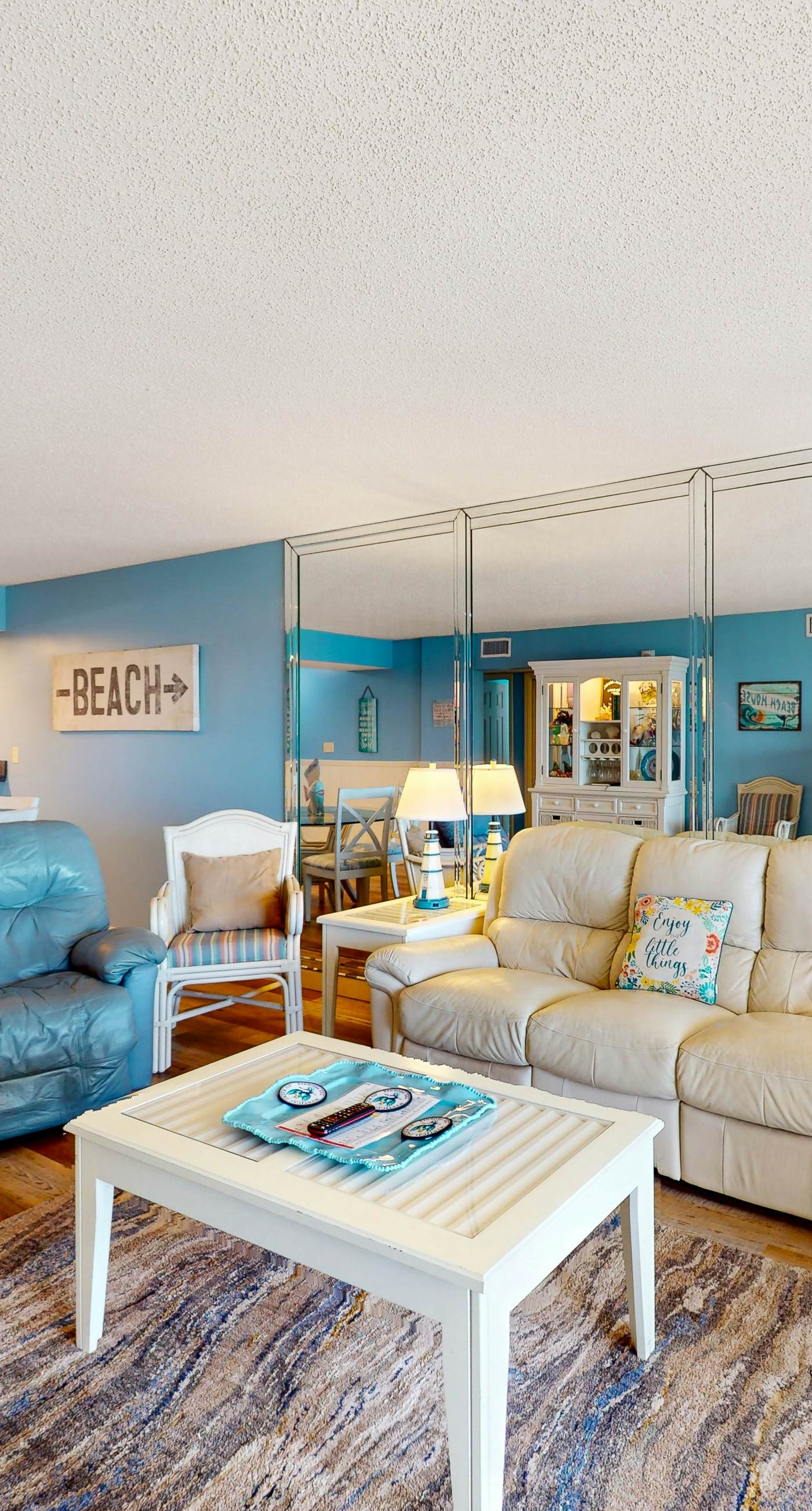 Gorgeous Oceanfront condo with washer/dryer, Gulf-front balcony & pool/hot tub