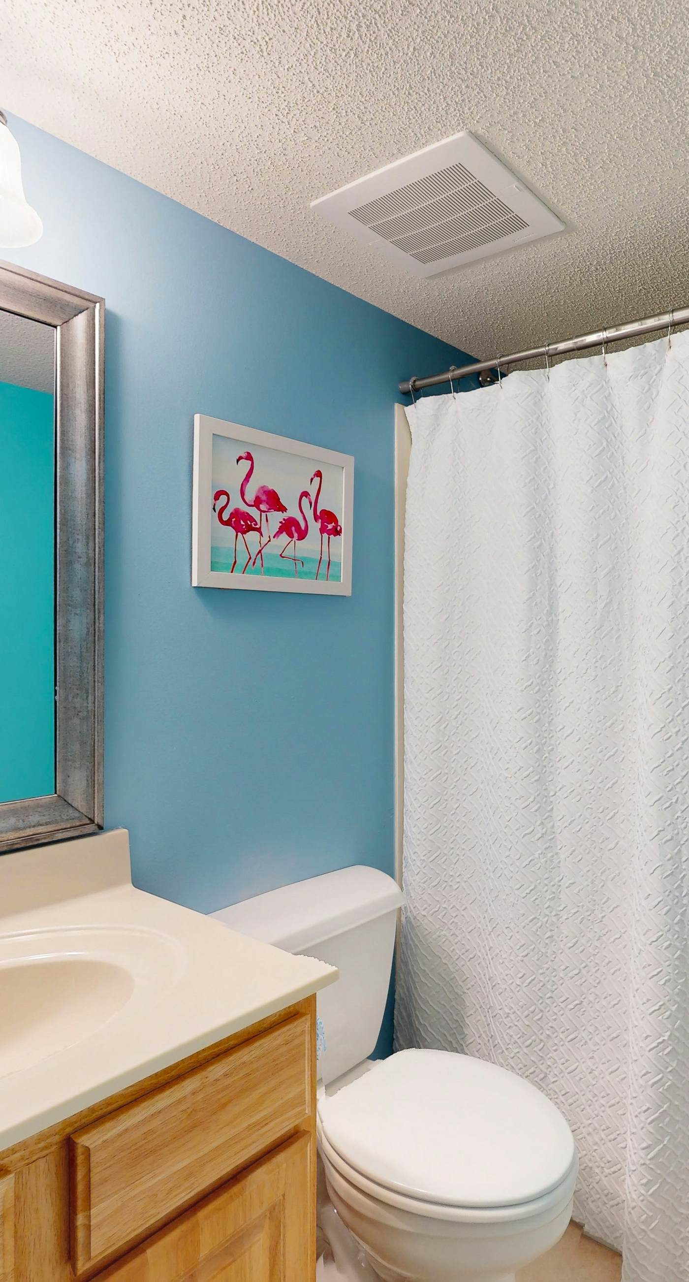 Gorgeous Oceanfront condo with washer/dryer, Gulf-front balcony & pool/hot tub