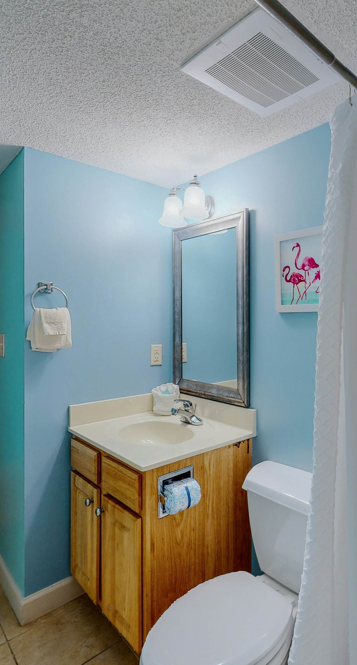 Gorgeous Oceanfront condo with washer/dryer, Gulf-front balcony & pool/hot tub