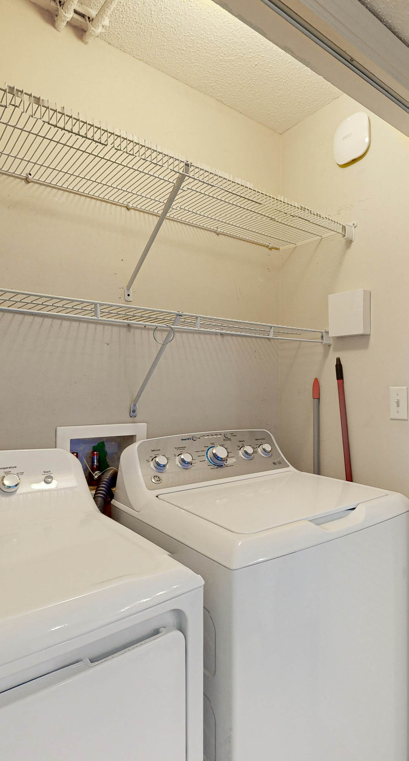 Gorgeous Oceanfront condo with washer/dryer, Gulf-front balcony & pool/hot tub