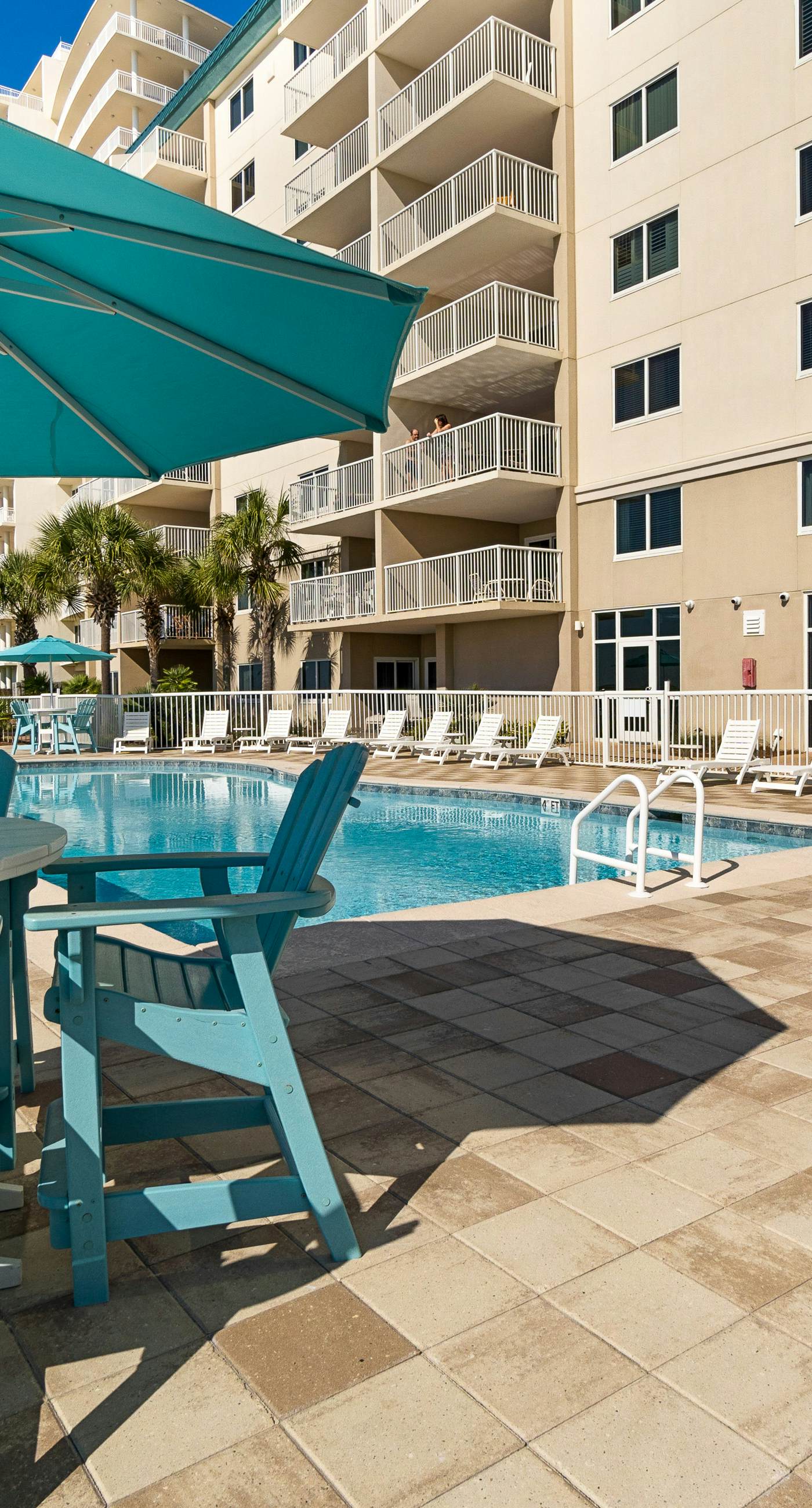 Gorgeous Oceanfront condo with washer/dryer, Gulf-front balcony & pool/hot tub