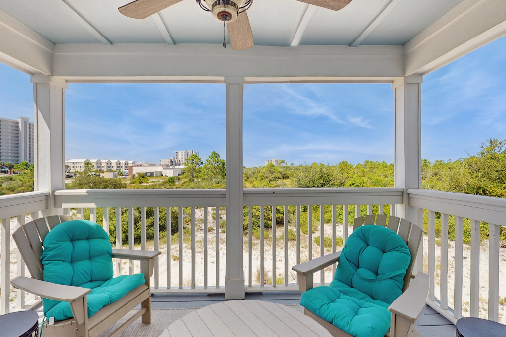 Airy townhouse with pool, hot tub, central AC, & washer/dryer - dog-friendly