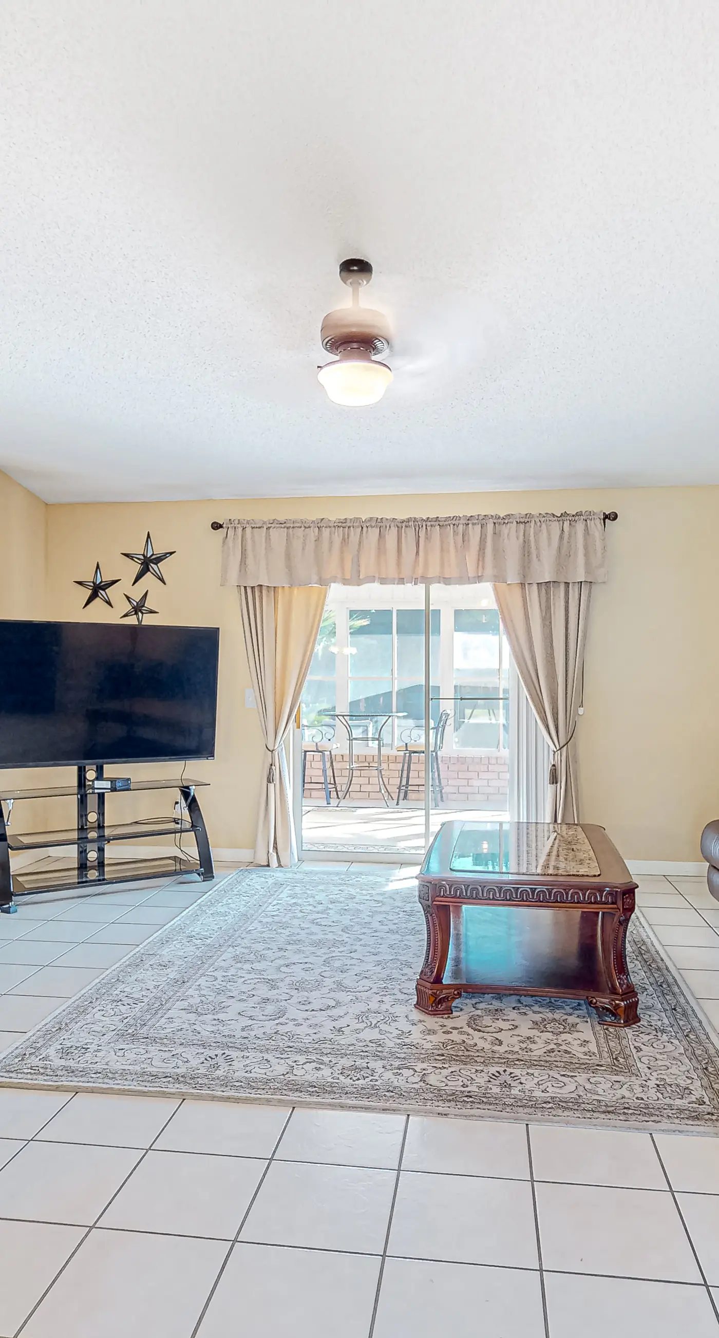Inviting  dog-friendly home with pool, hot tub, enclosed yard, & W/D