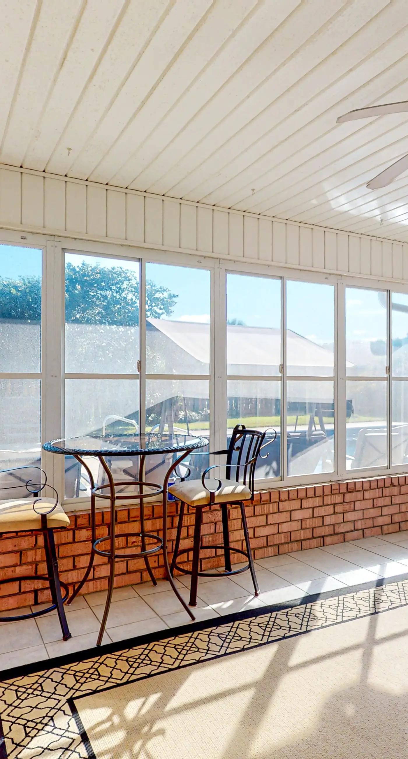 Inviting  dog-friendly home with pool, hot tub, enclosed yard, & W/D