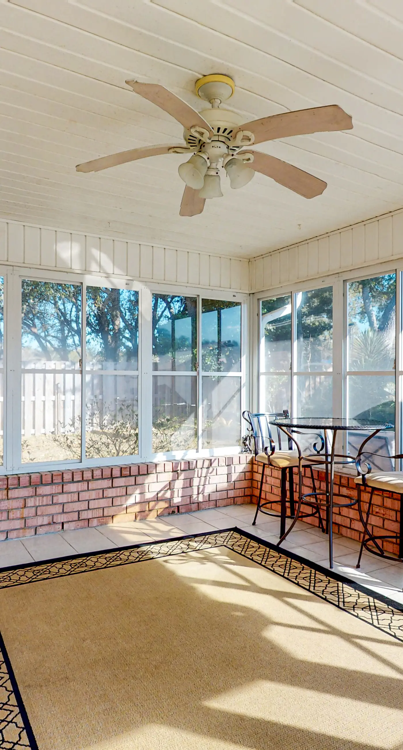 Inviting  dog-friendly home with pool, hot tub, enclosed yard, & W/D