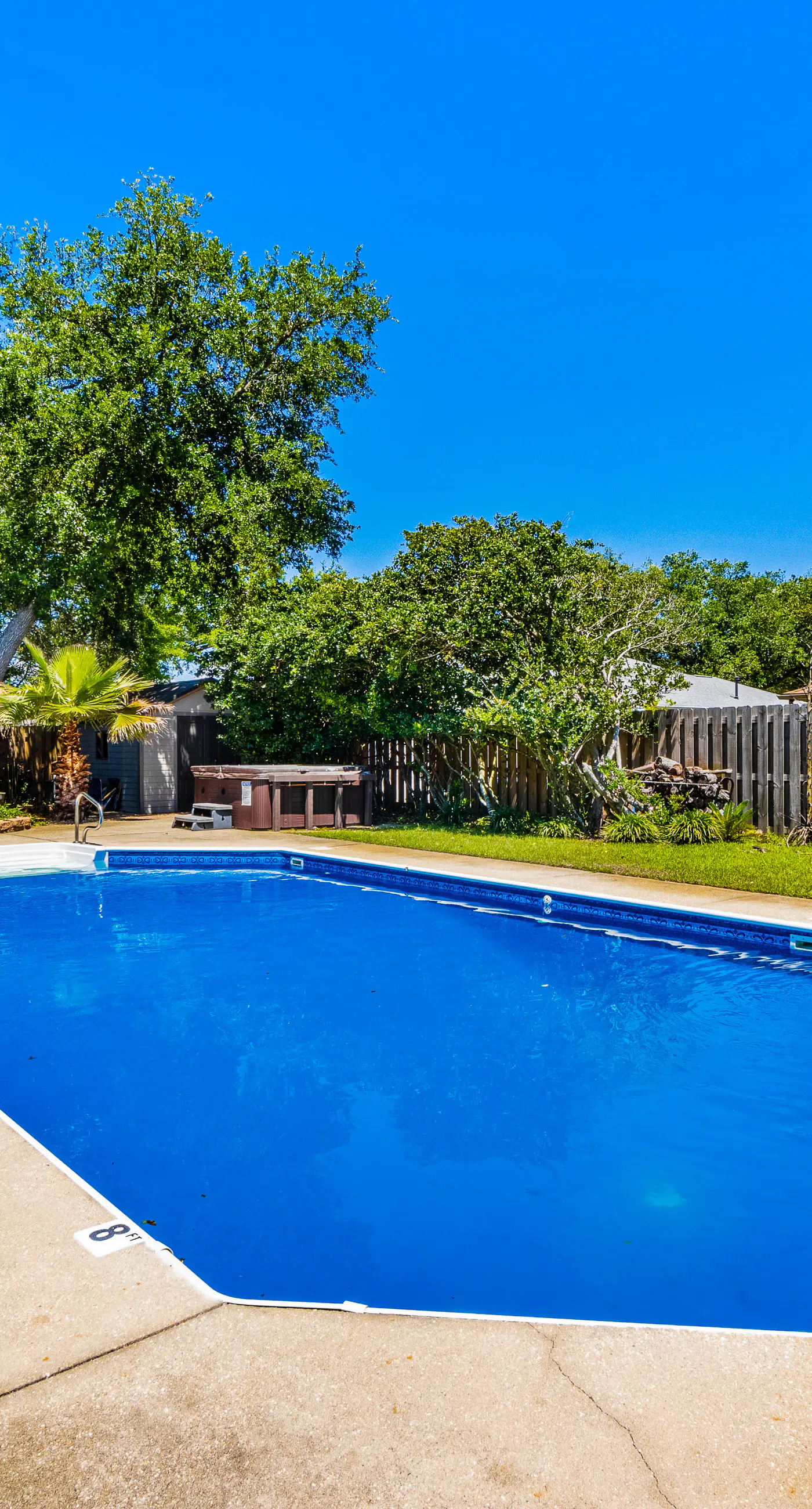 Inviting  dog-friendly home with pool, hot tub, enclosed yard, & W/D