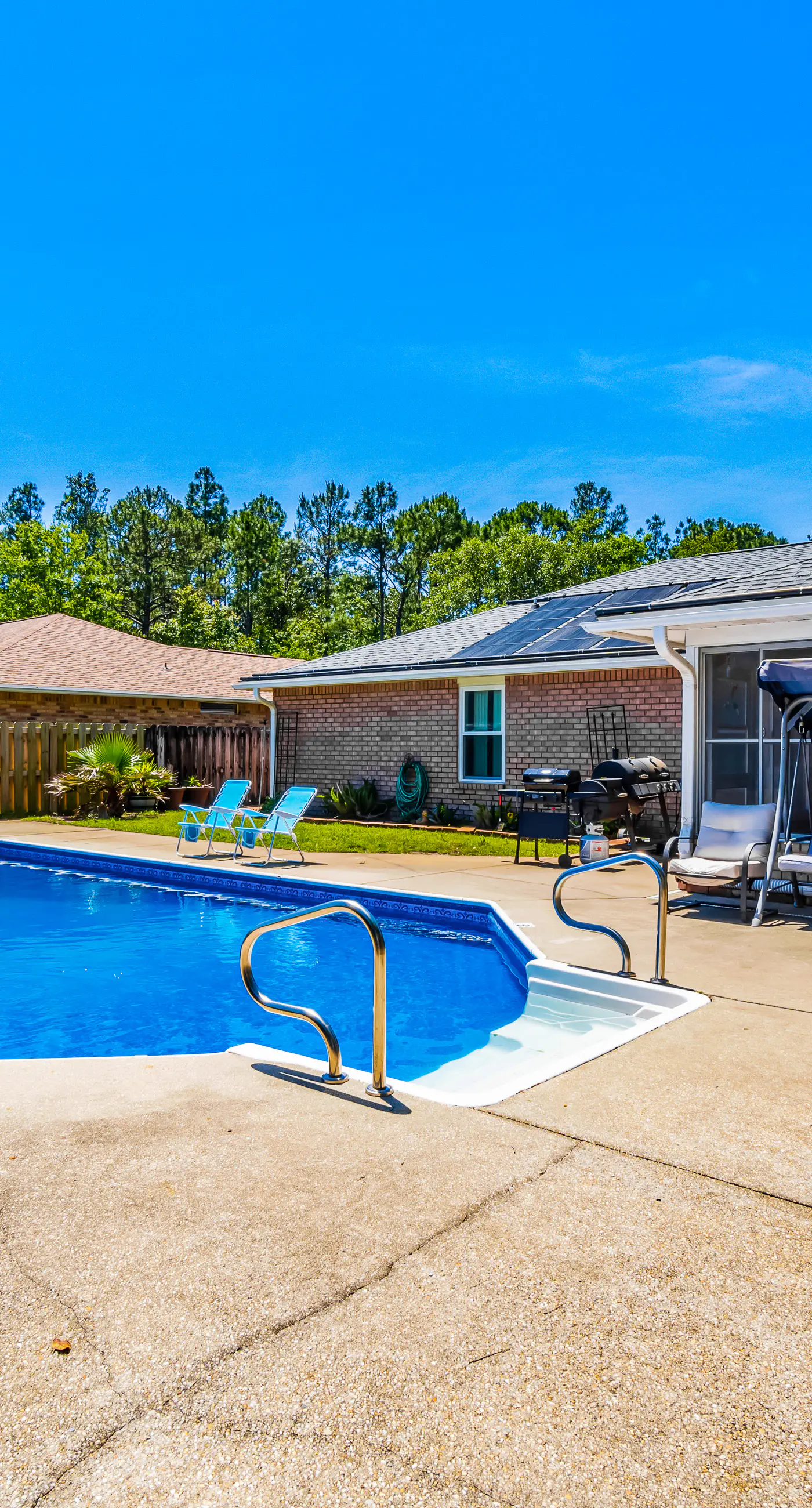 Inviting  dog-friendly home with pool, hot tub, enclosed yard, & W/D