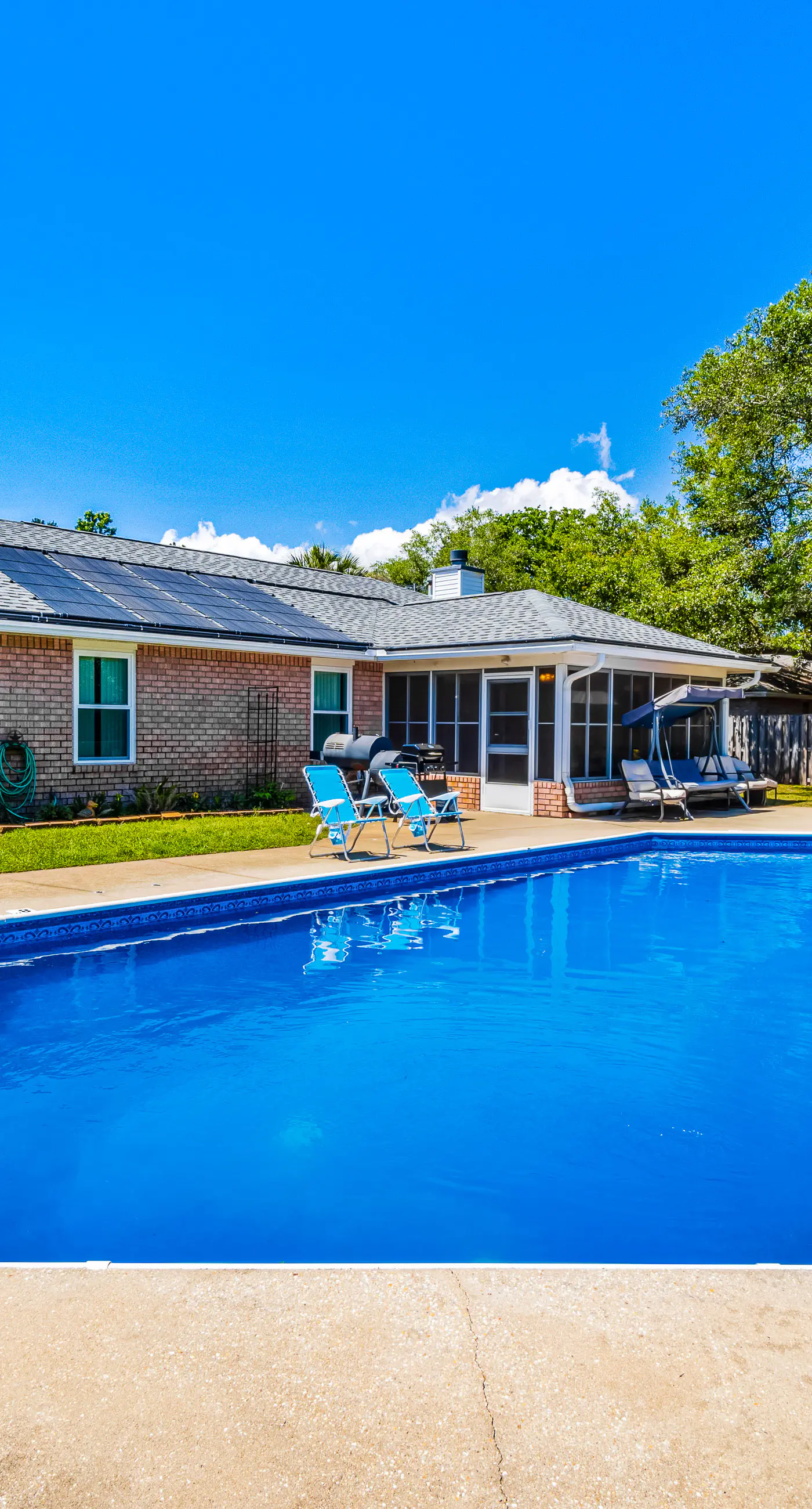 Inviting  dog-friendly home with pool, hot tub, enclosed yard, & W/D
