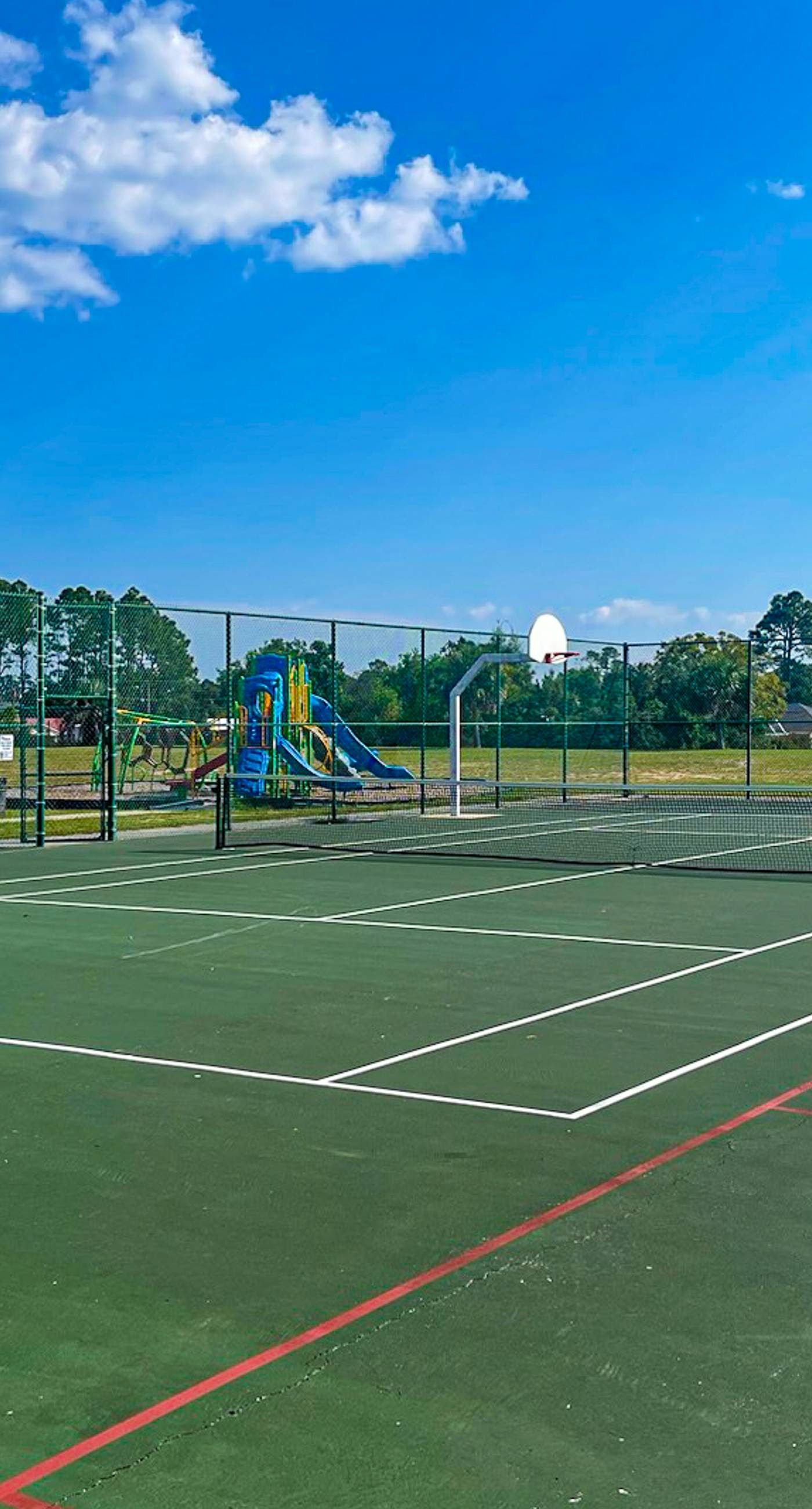 Spacious private home with private yard, close to beaches