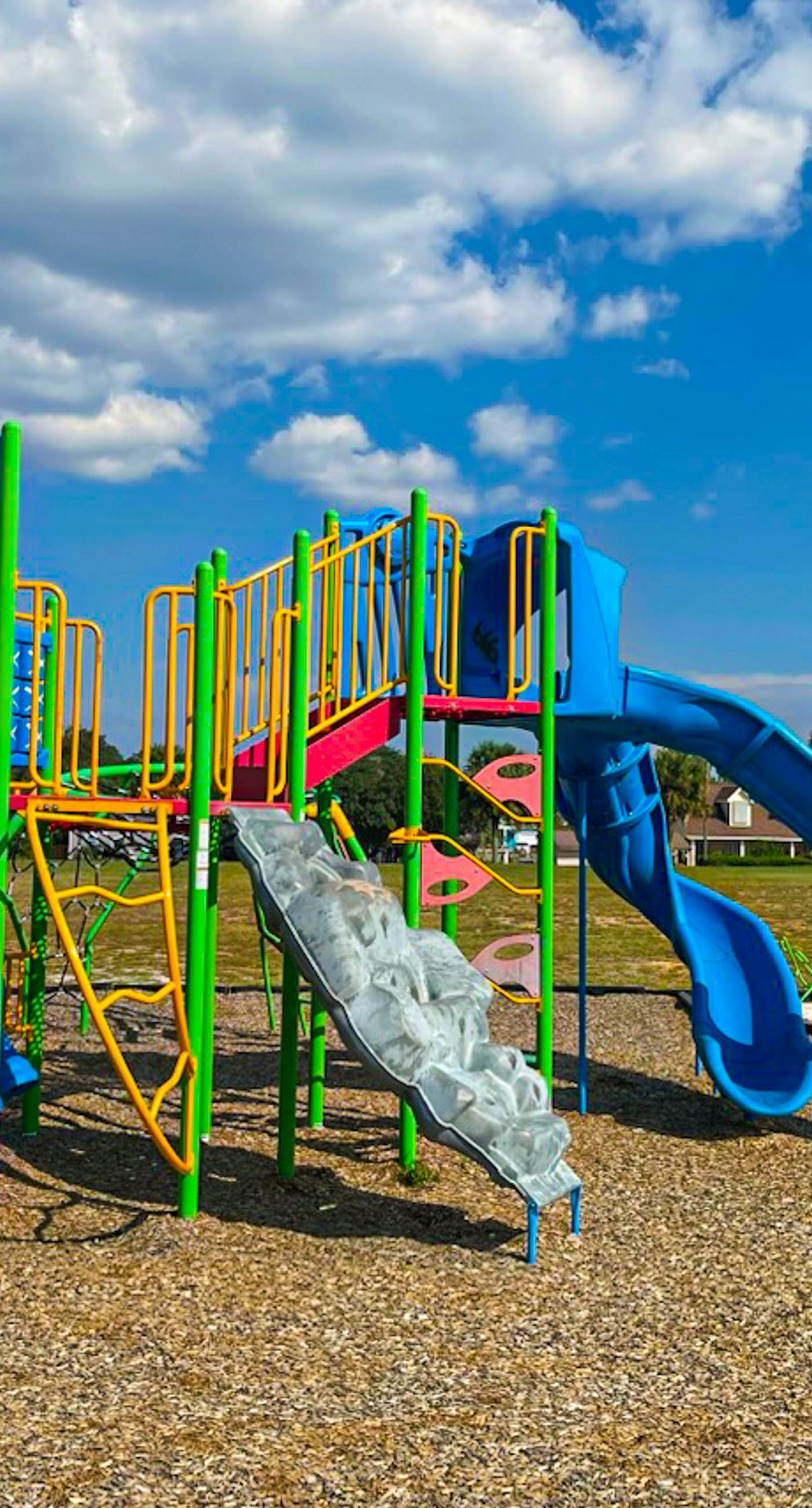 Spacious private home with private yard, close to beaches