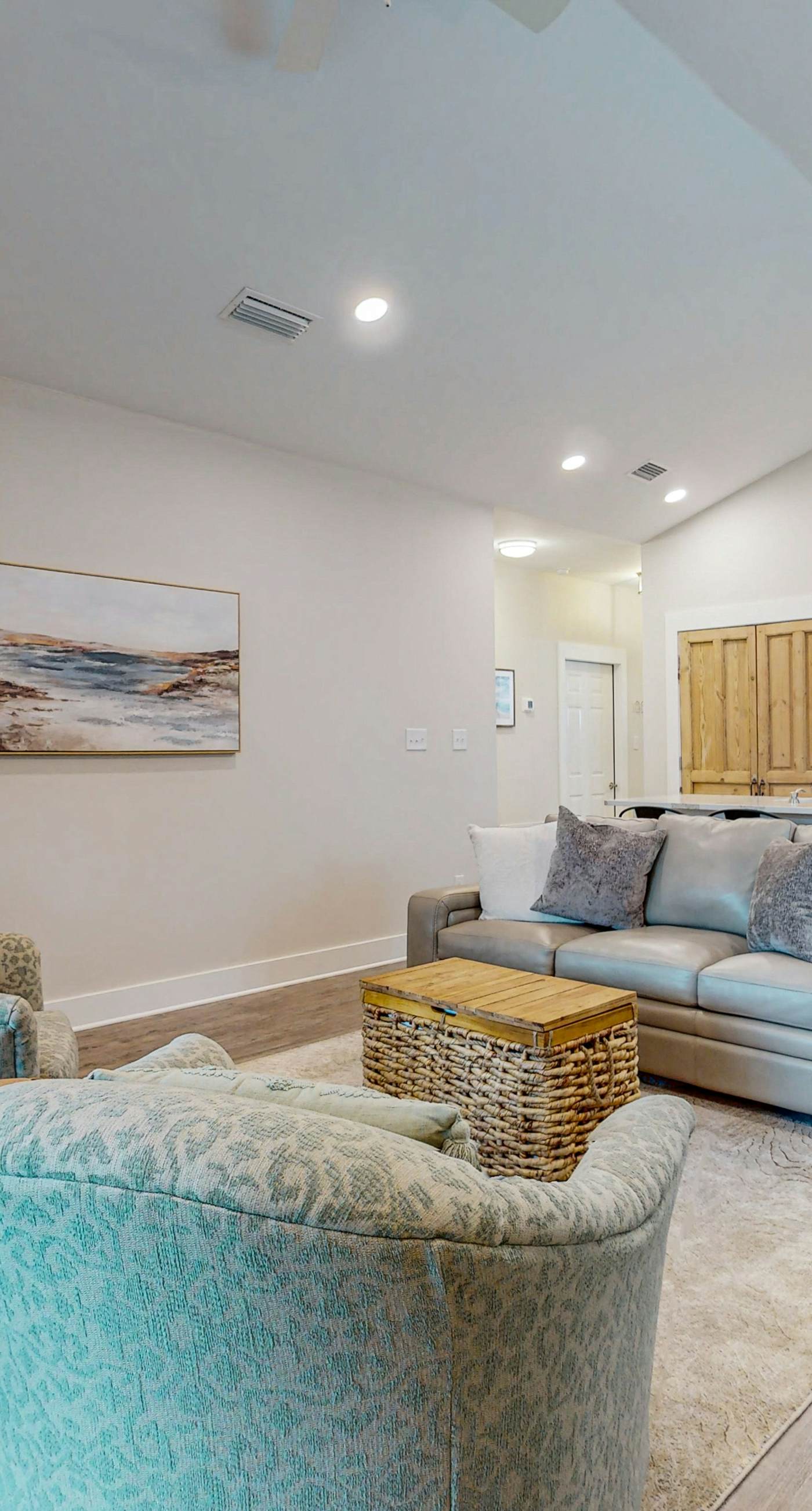 Spacious private home with private yard, close to beaches