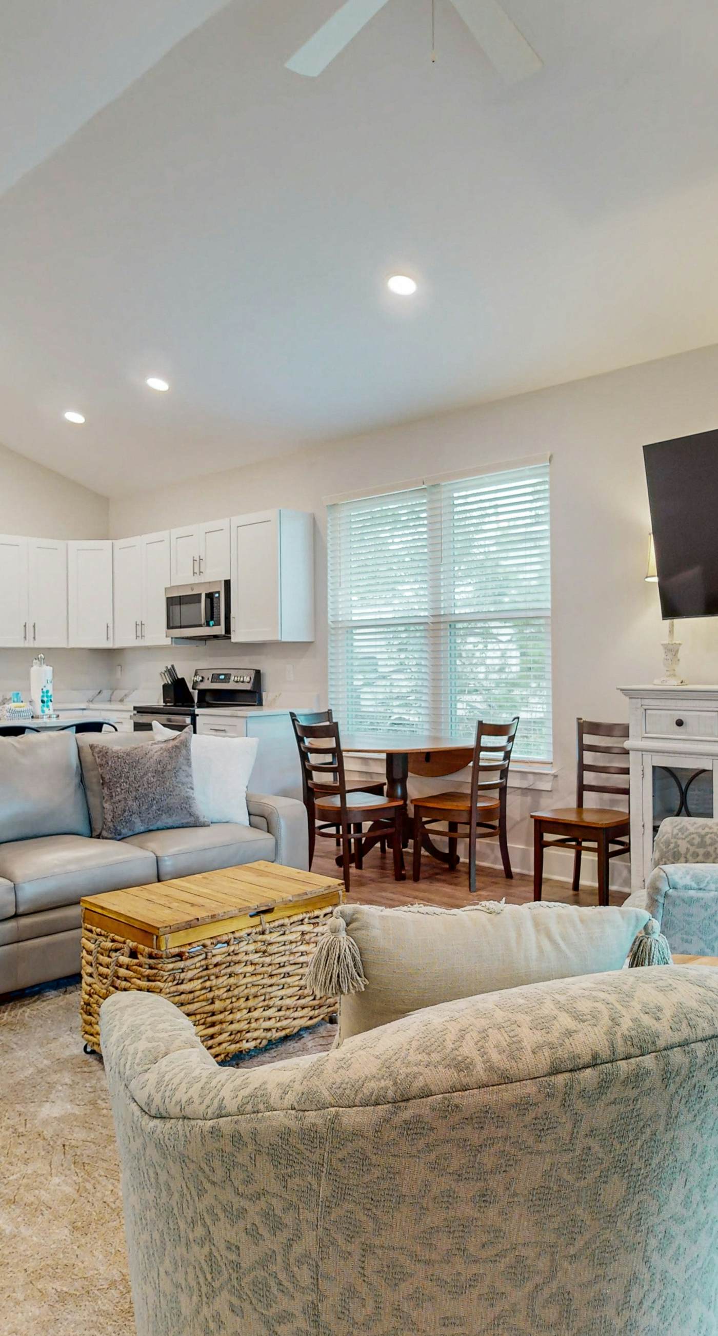 Spacious private home with private yard, close to beaches