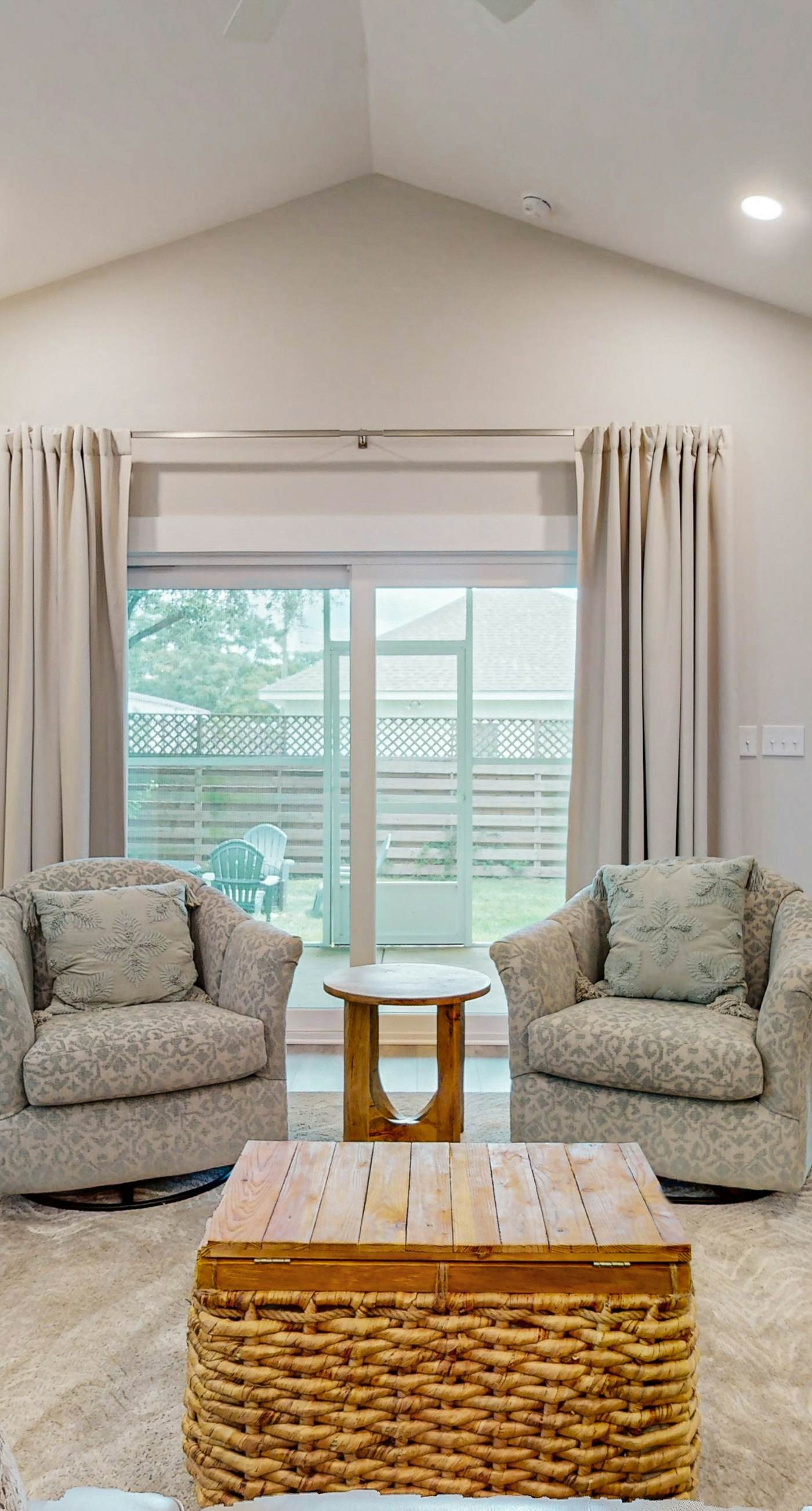 Spacious private home with private yard, close to beaches