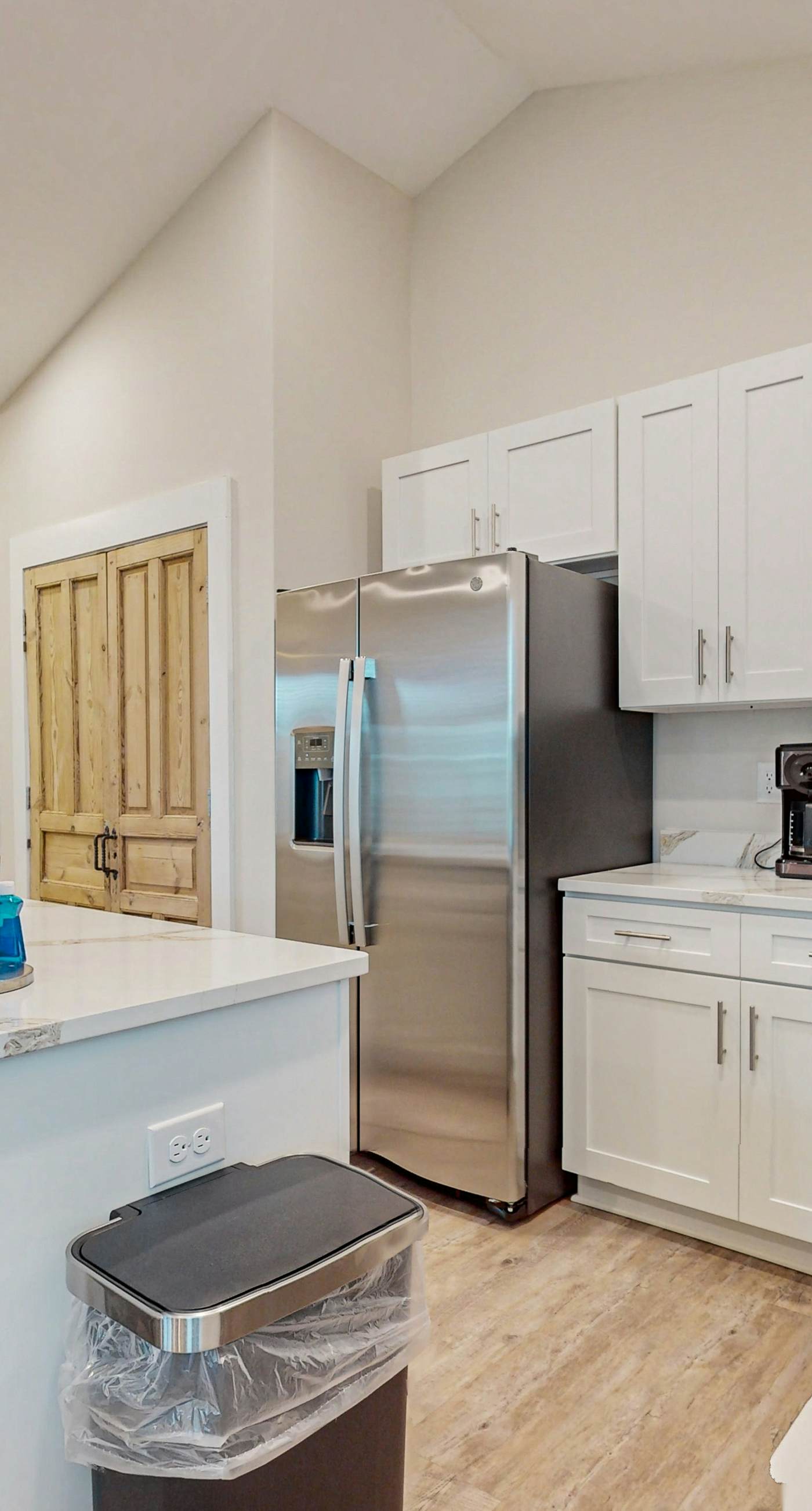 Spacious private home with private yard, close to beaches