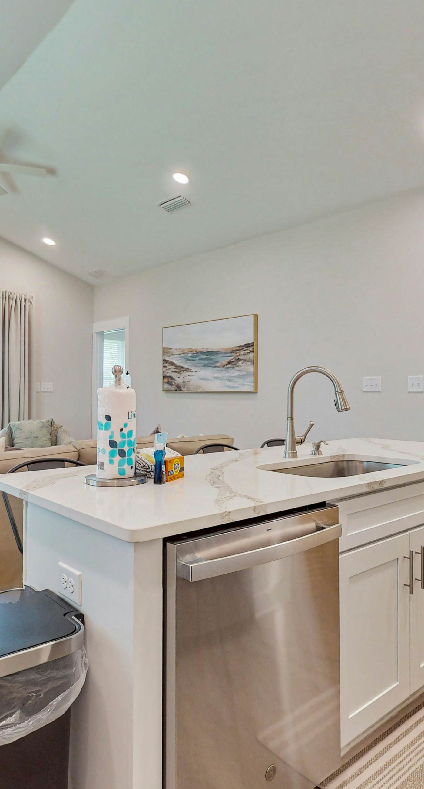 Spacious private home with private yard, close to beaches