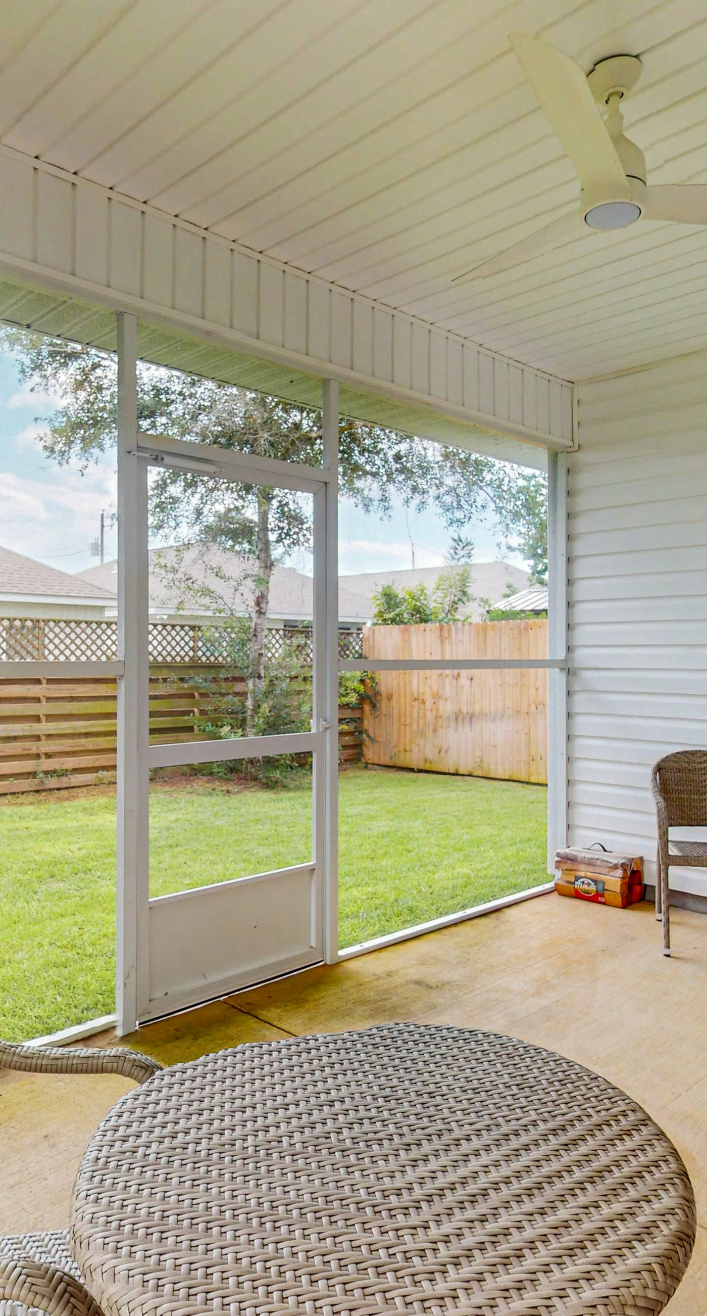 Spacious private home with private yard, close to beaches