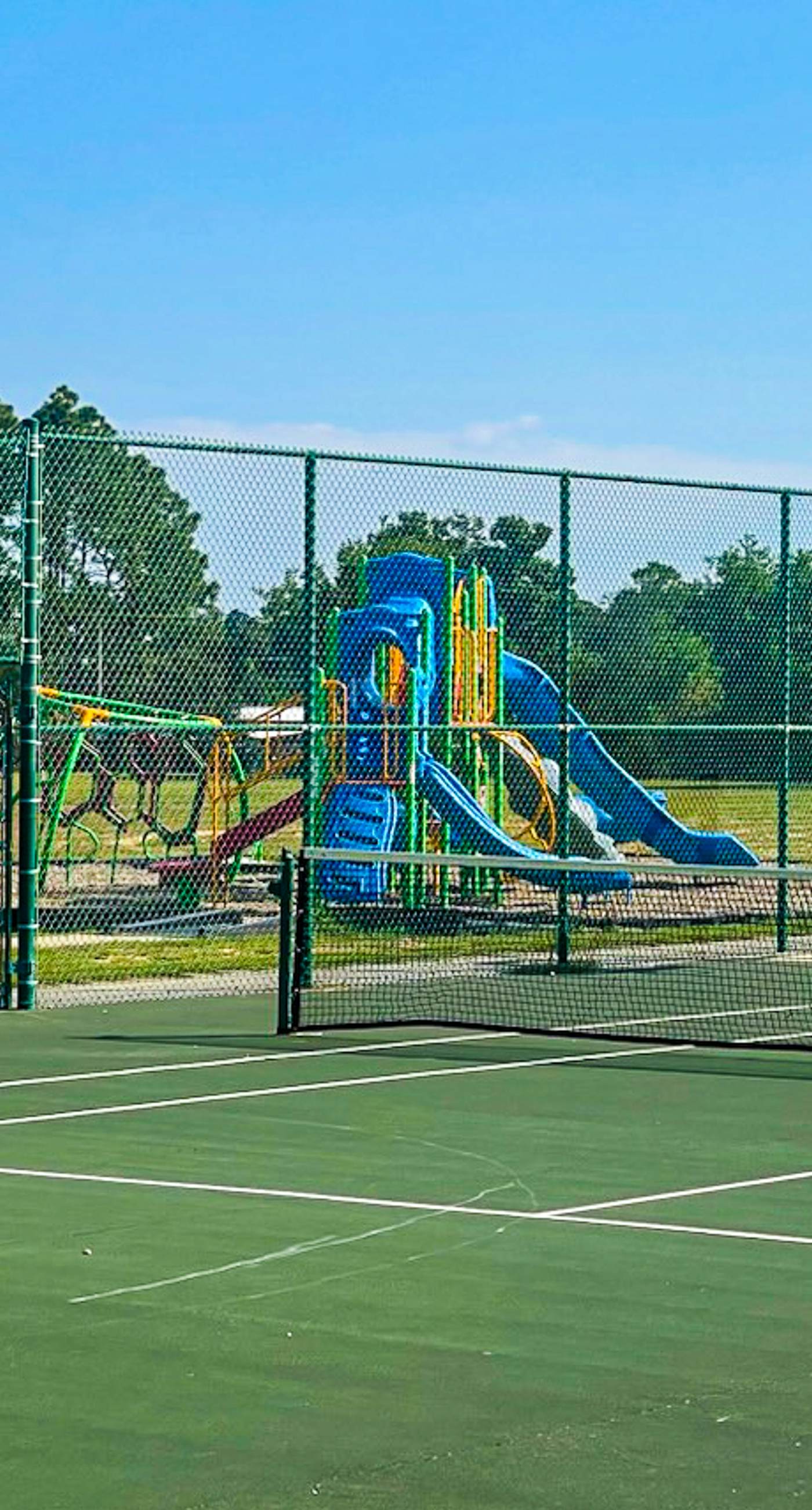 Spacious private home with private yard, close to beaches