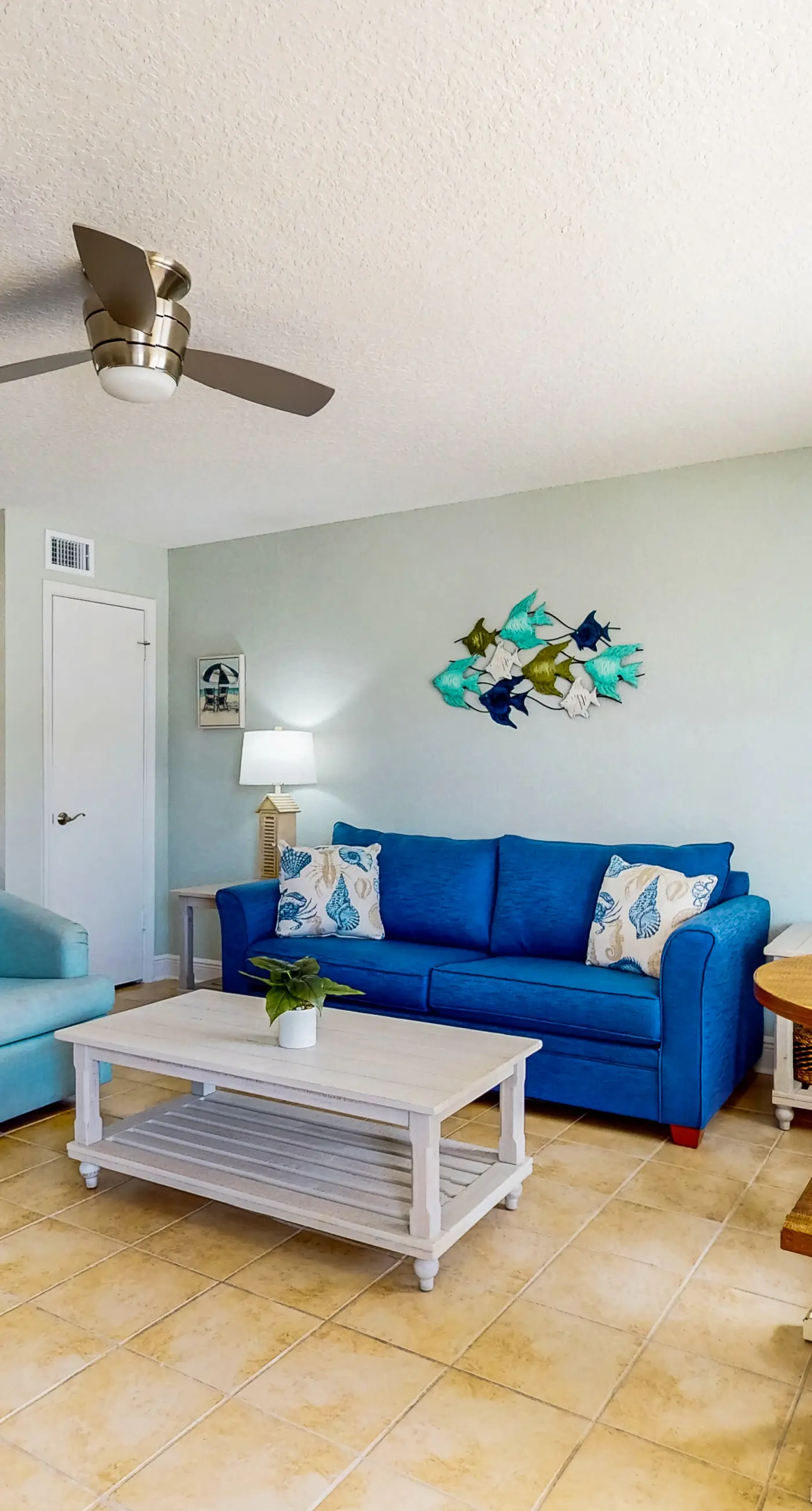 Spacious Condo with full kitchen, shared pool and beach access