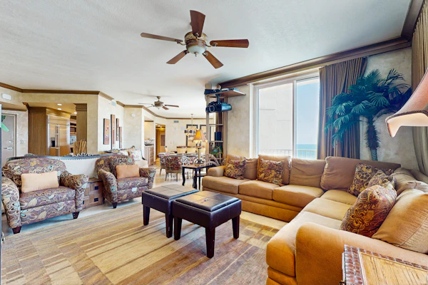 Gorgeous beachfront condo, shared pool and beach access