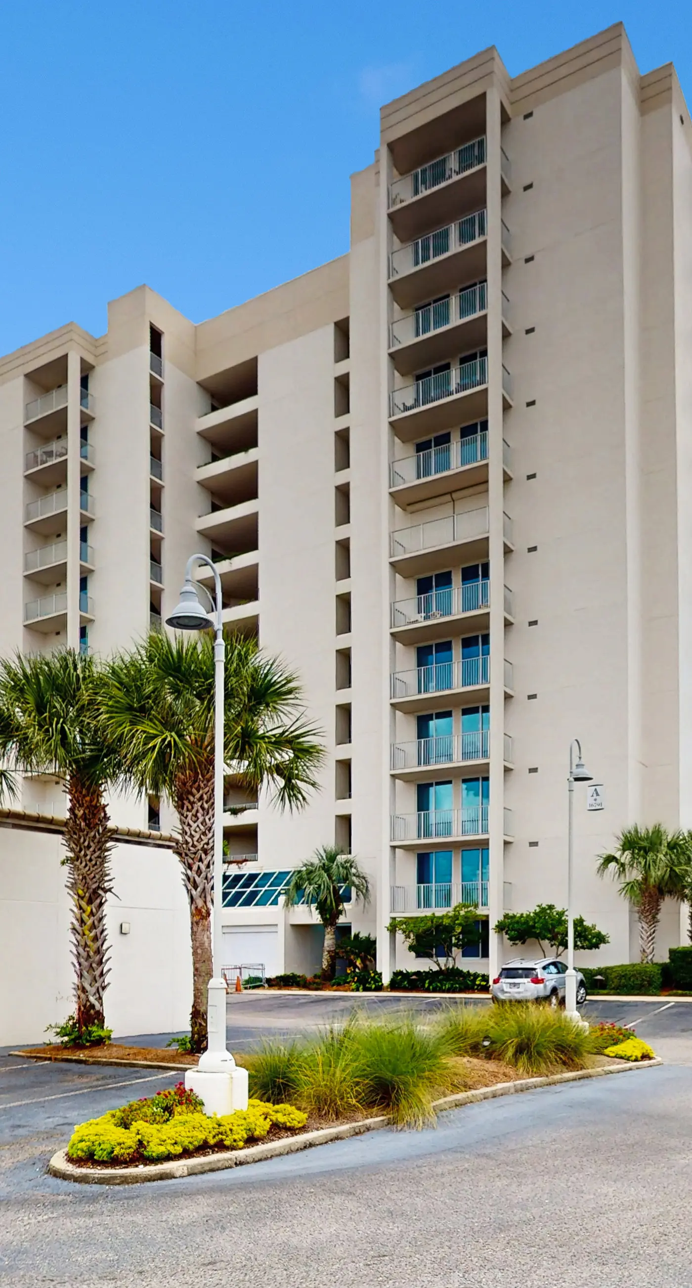 The Beach & Yacht Club B404