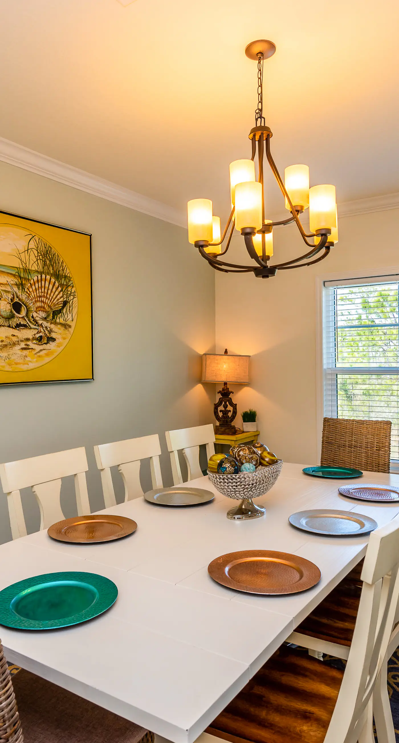 Snowbird-friendly townhome with WiFi, patio, central ac, pool,hot tub,gym