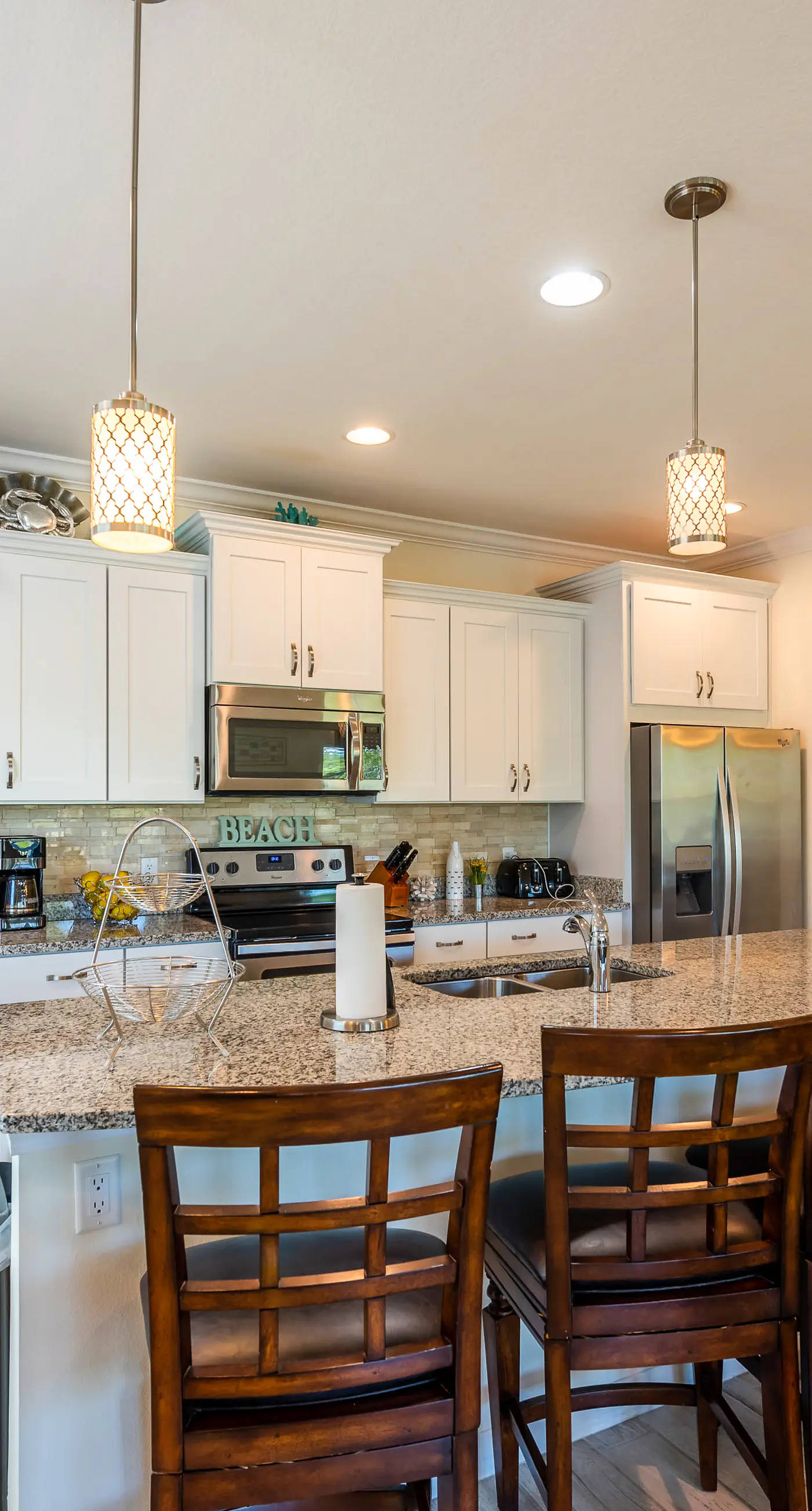 Snowbird-friendly townhome with WiFi, patio, central ac, pool,hot tub,gym