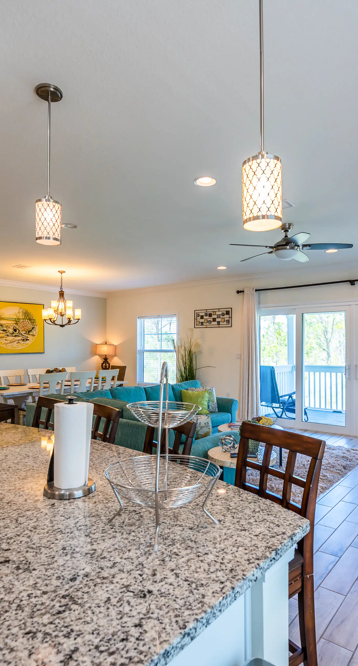 Snowbird-friendly townhome with WiFi, patio, central ac, pool,hot tub,gym