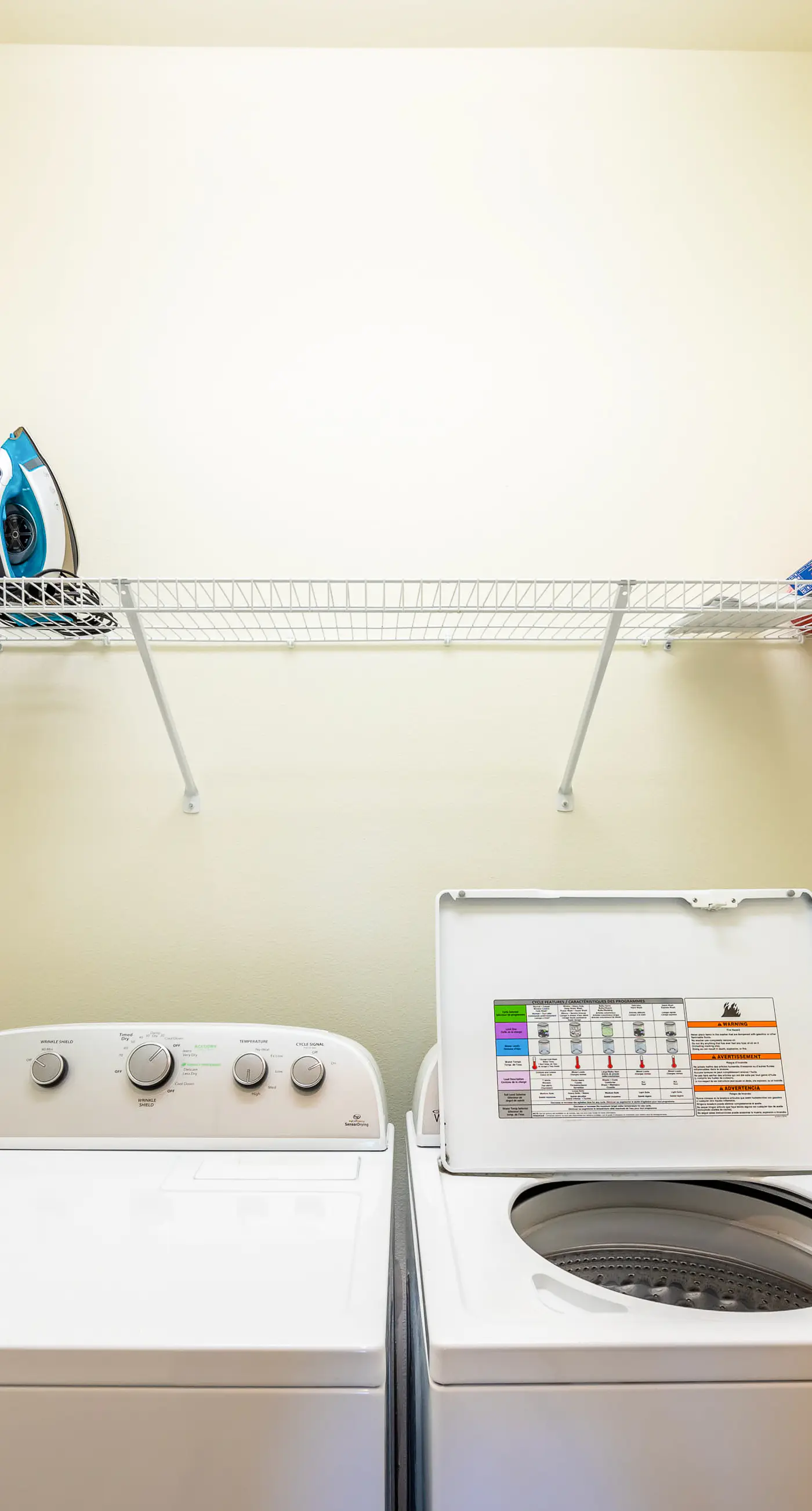 Snowbird-friendly townhome with WiFi, patio, central ac, pool,hot tub,gym