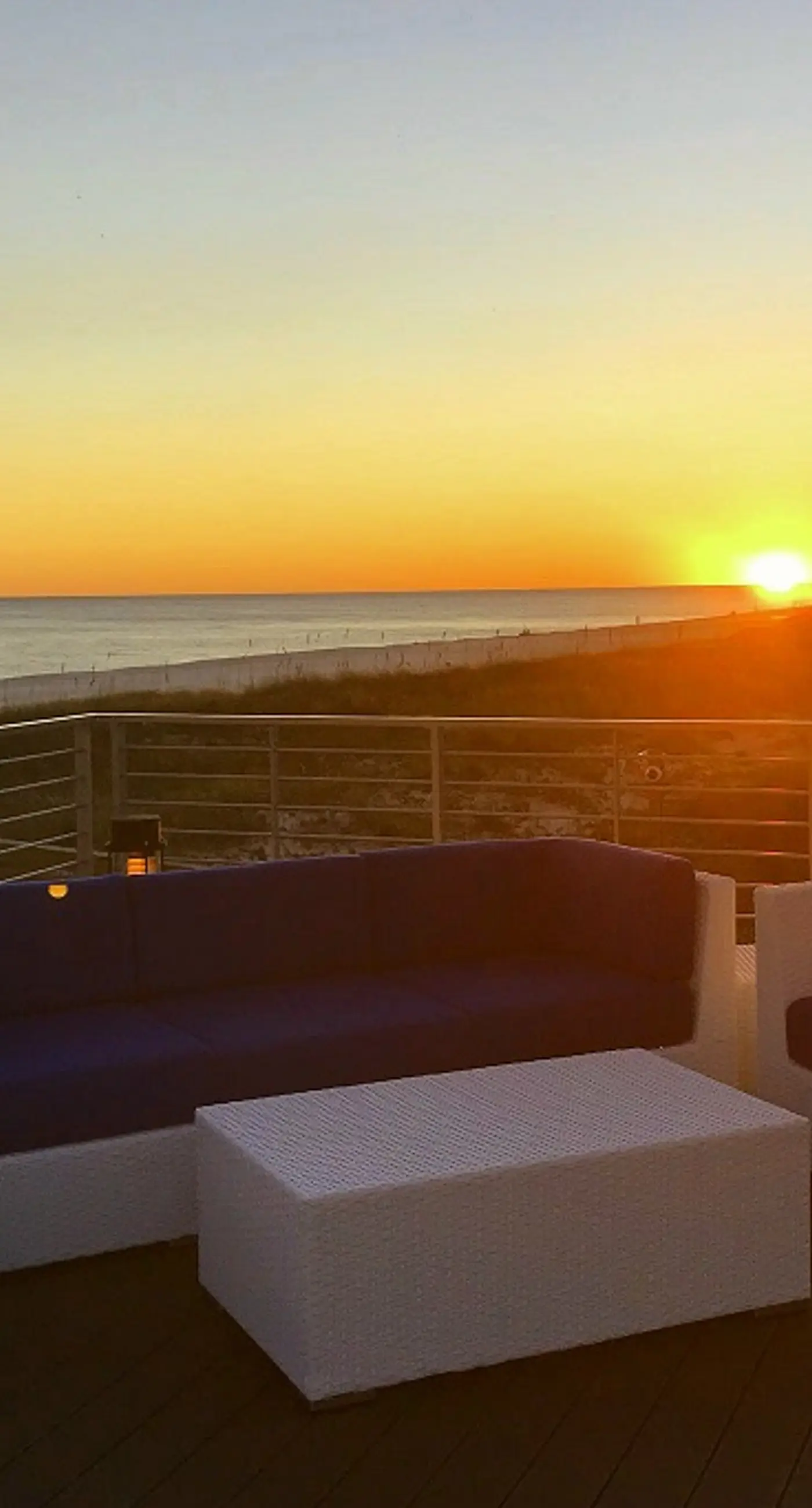 Snowbird-friendly townhome with WiFi, patio, central ac, pool,hot tub,gym