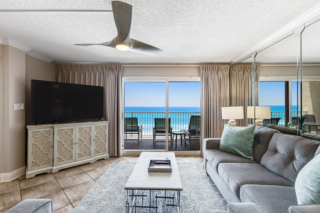 Snowbird-friendly Gulf-front Condo with outdoor Pool, Gym, Tennis