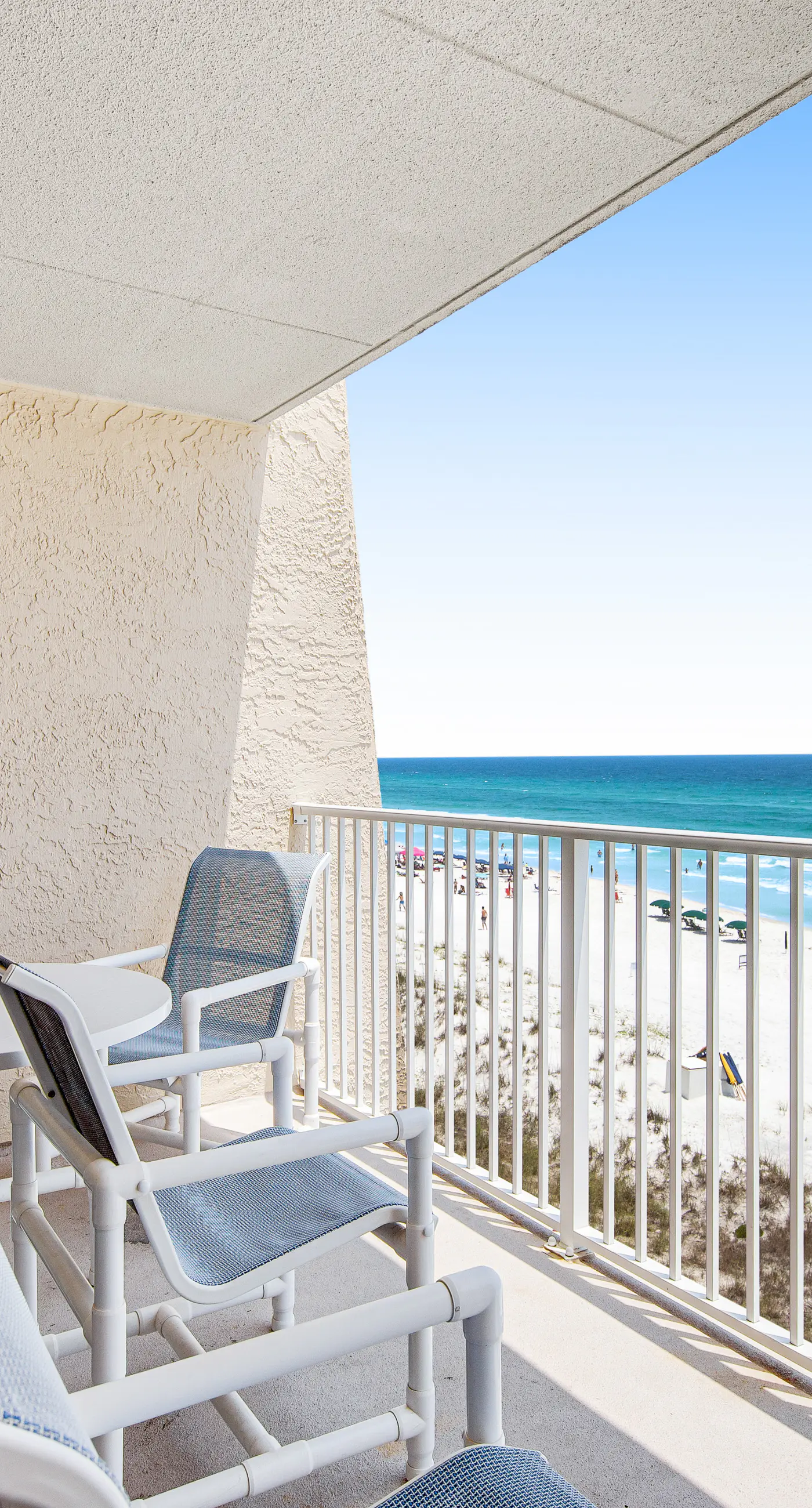 Snowbird-friendly Gulf-front Condo with outdoor Pool, Gym, Tennis