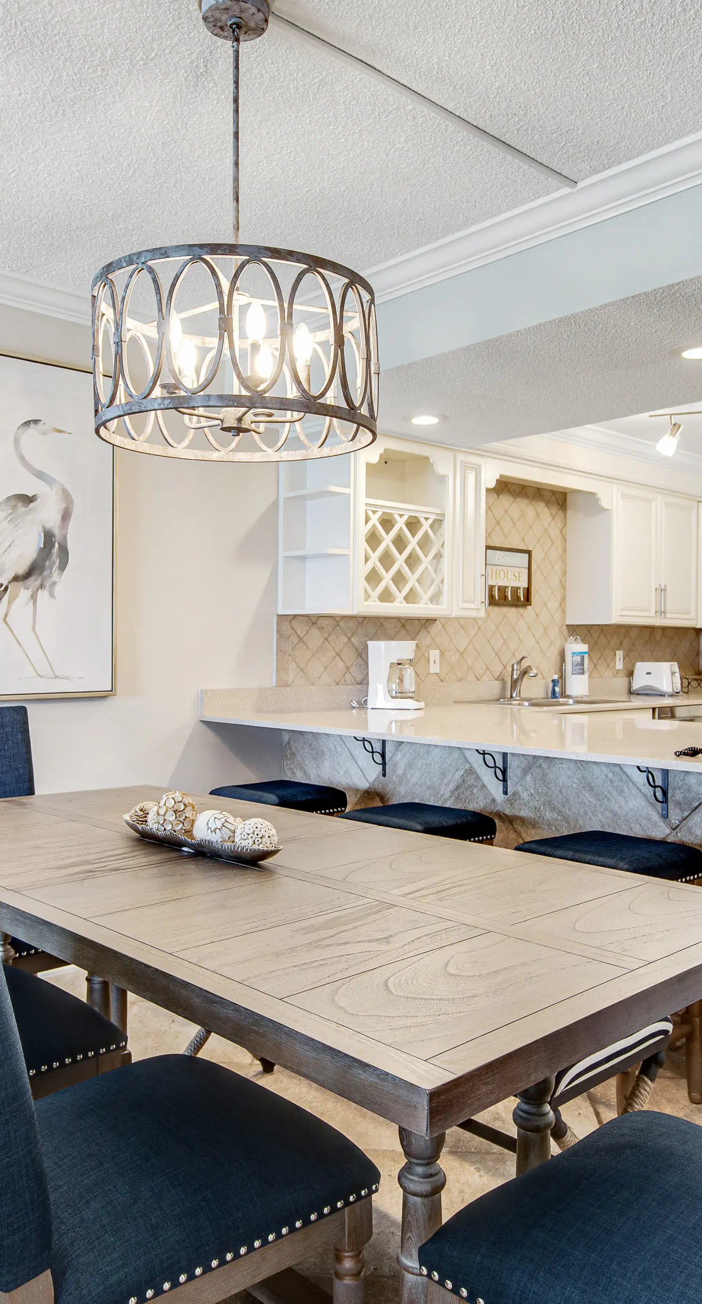 Snowbird-friendly Gulf-front Condo with outdoor Pool, Gym, Tennis