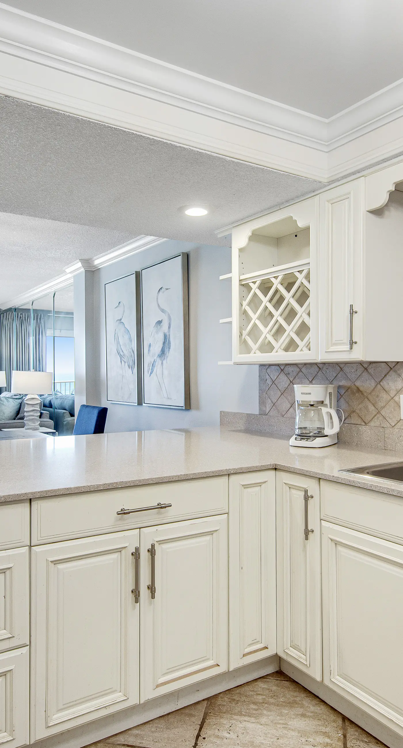 Snowbird-friendly Gulf-front Condo with outdoor Pool, Gym, Tennis
