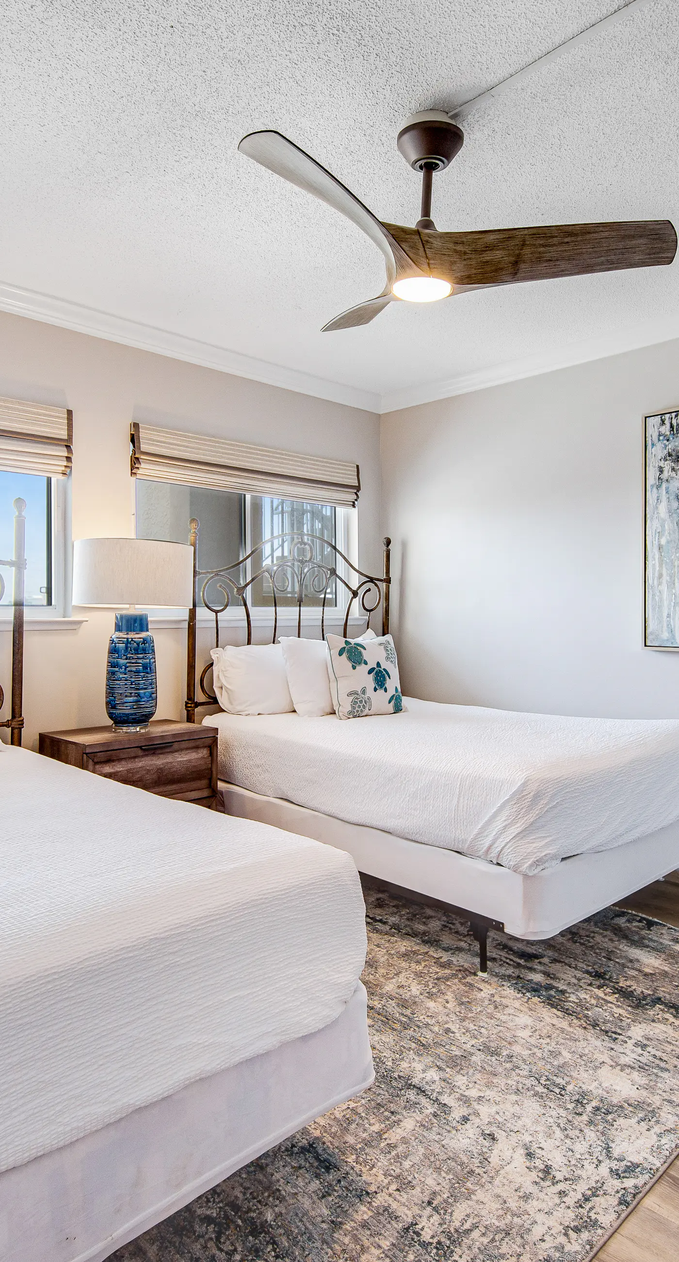 Snowbird-friendly Gulf-front Condo with outdoor Pool, Gym, Tennis