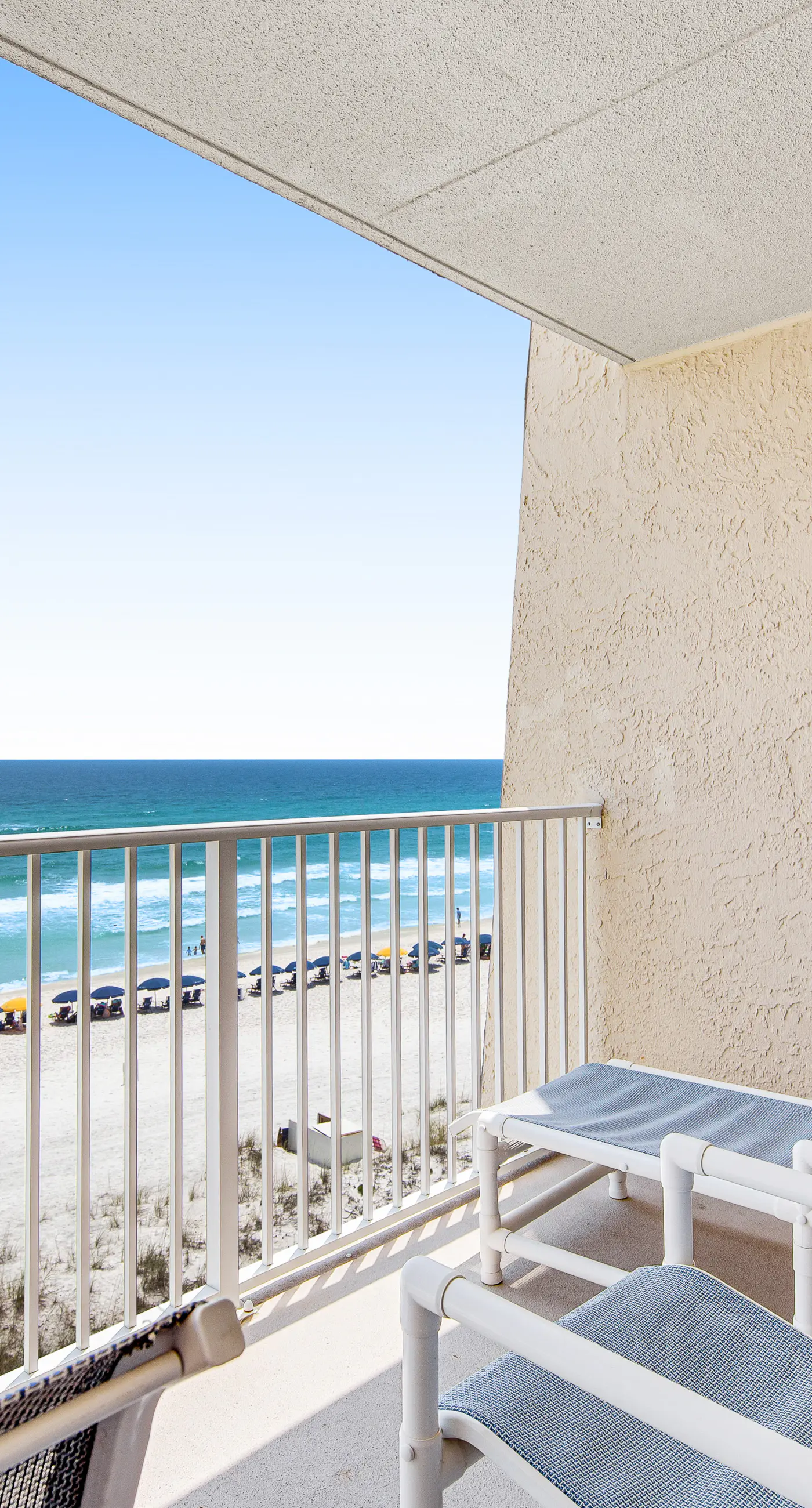 Snowbird-friendly Gulf-front Condo with outdoor Pool, Gym, Tennis