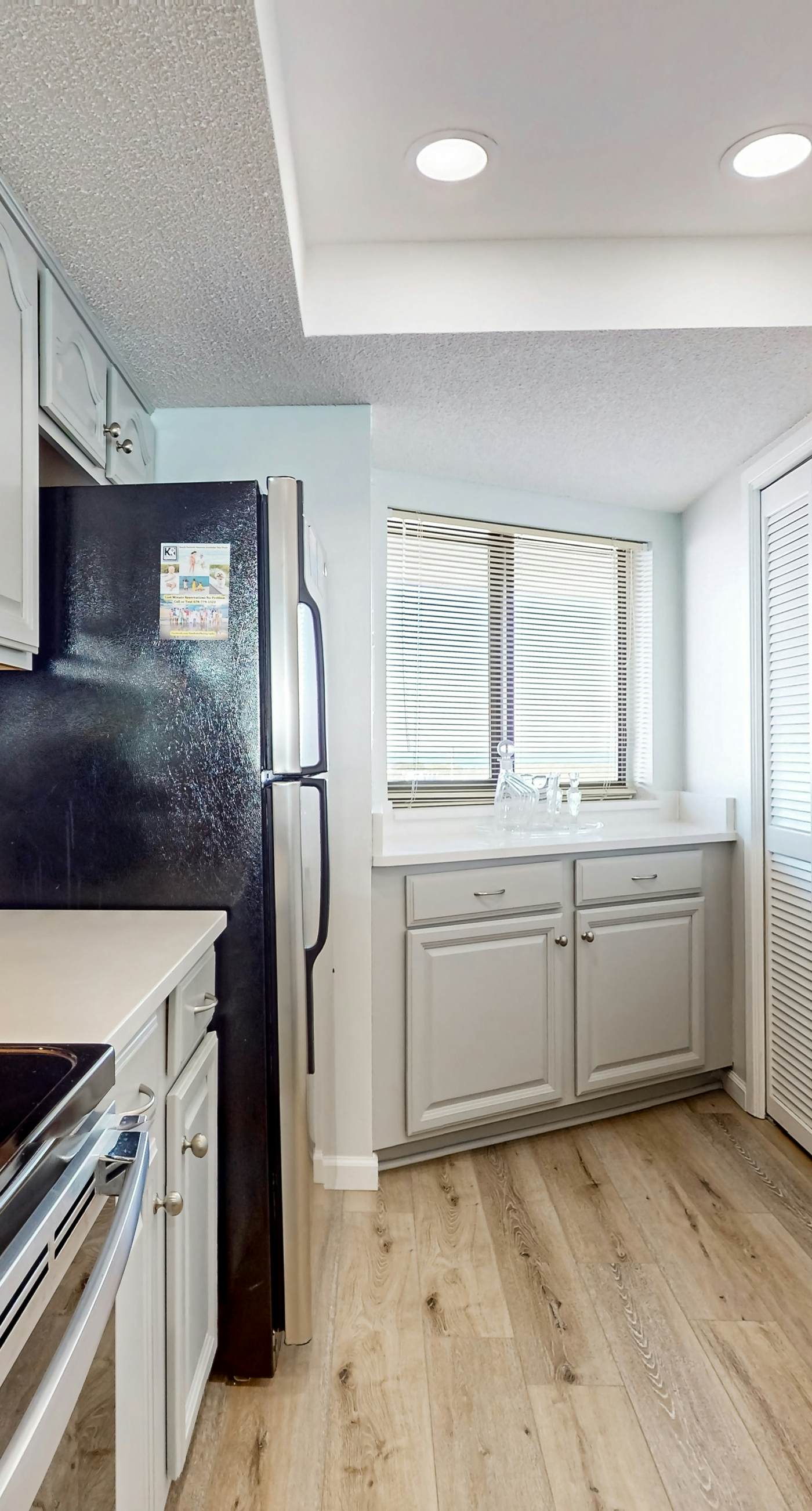 Gorgeious beachview condo with large balcony & shared pool