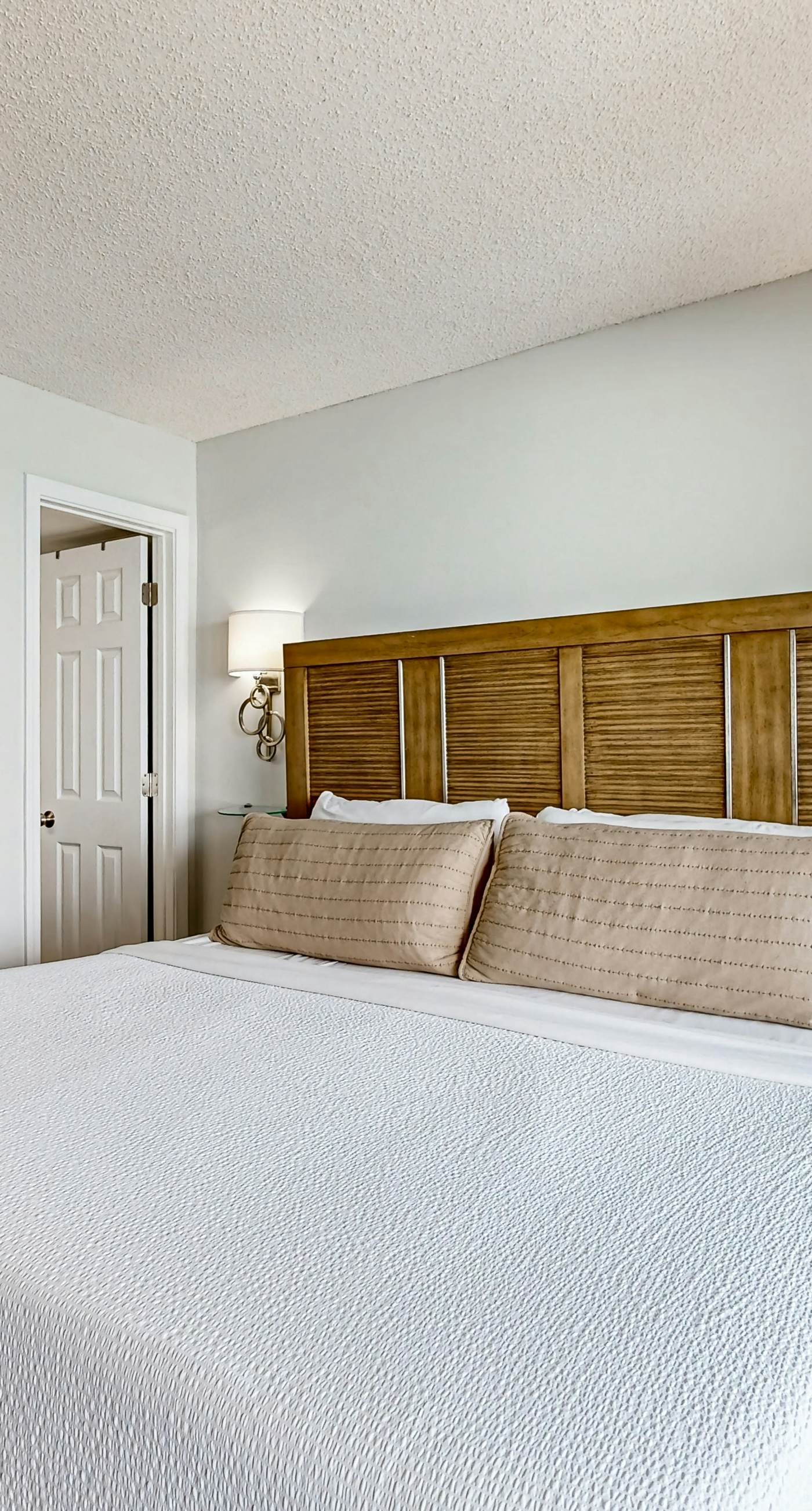 Gorgeious beachview condo with large balcony & shared pool