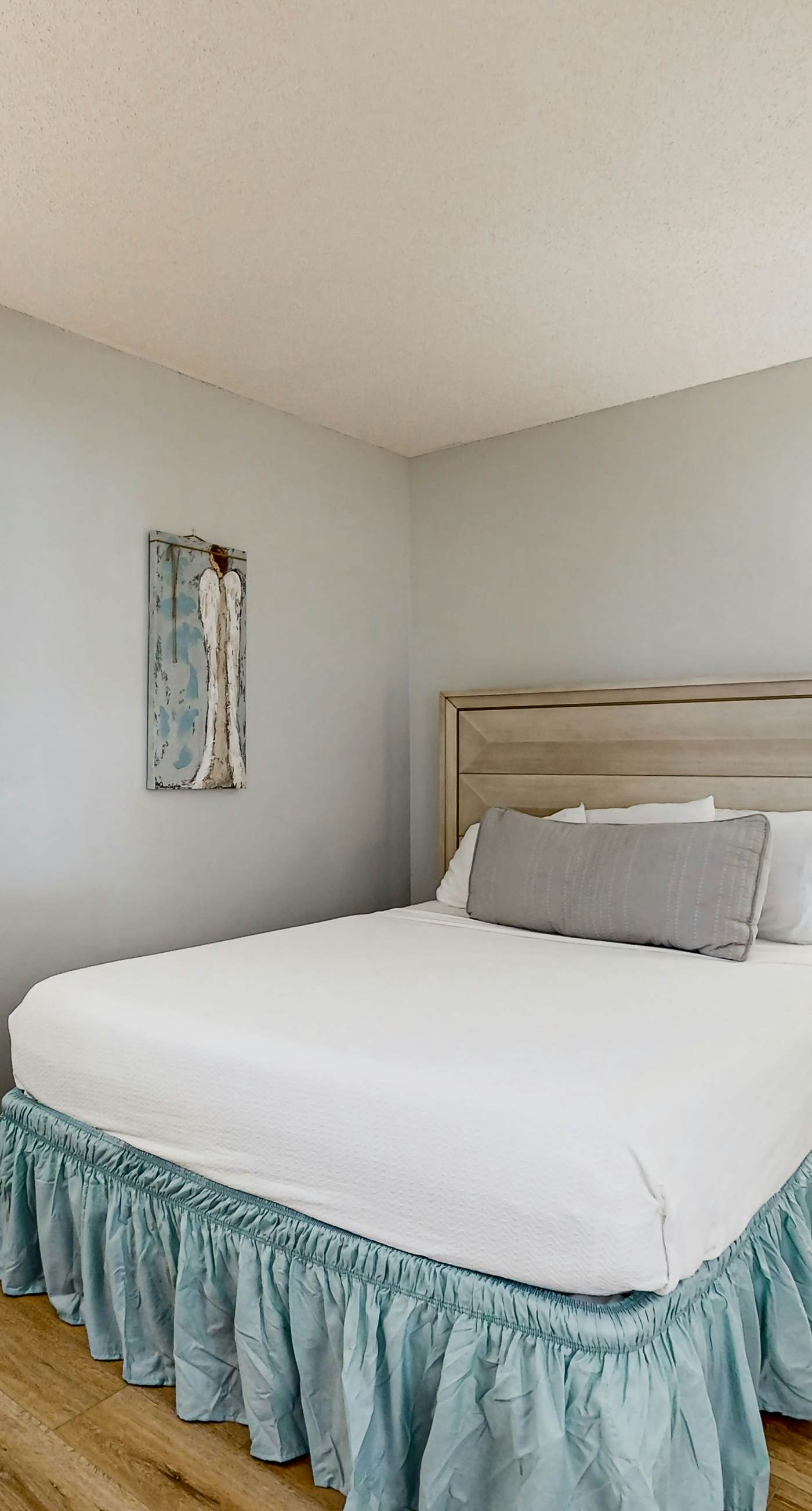 Gorgeious beachview condo with large balcony & shared pool