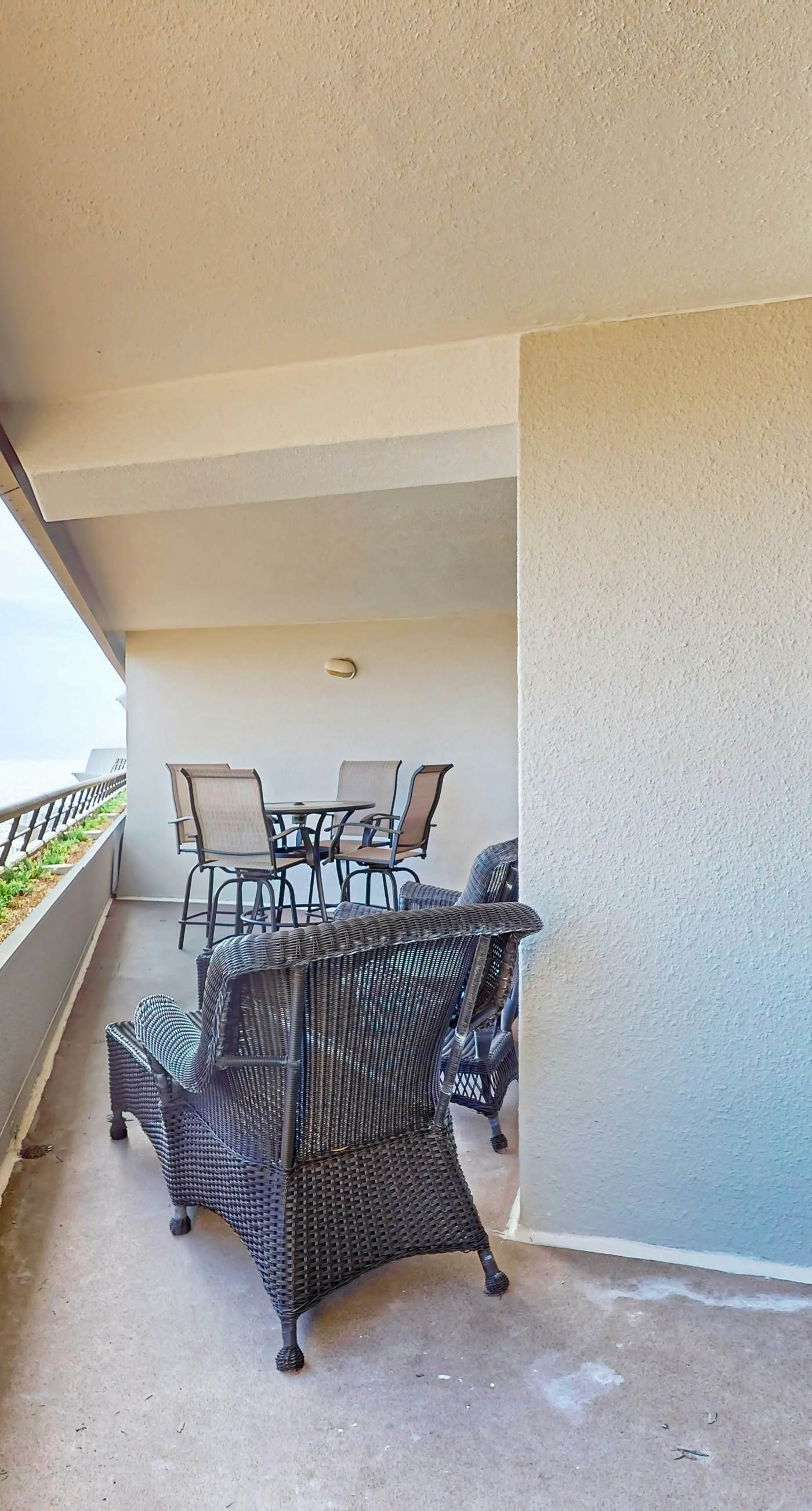 Gorgeious beachview condo with large balcony & shared pool