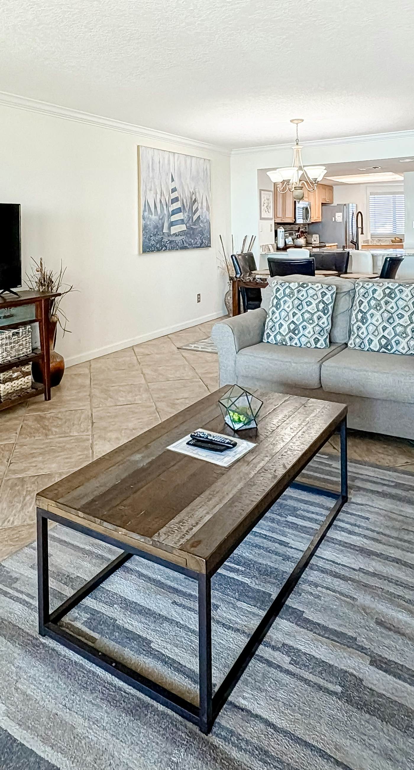 Gorgeous coastal condo with shared pool and easy beach access