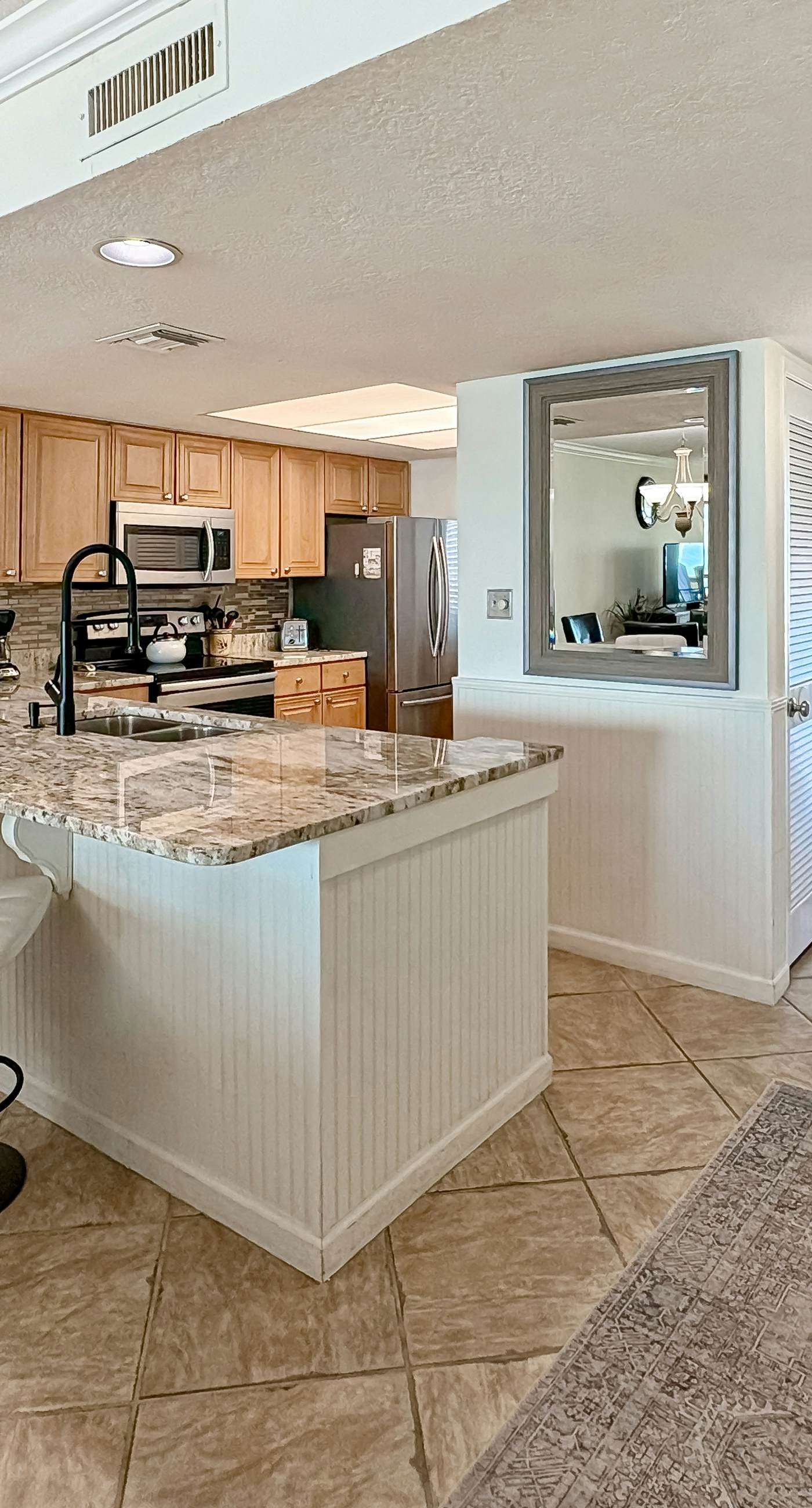 Gorgeous coastal condo with shared pool and easy beach access