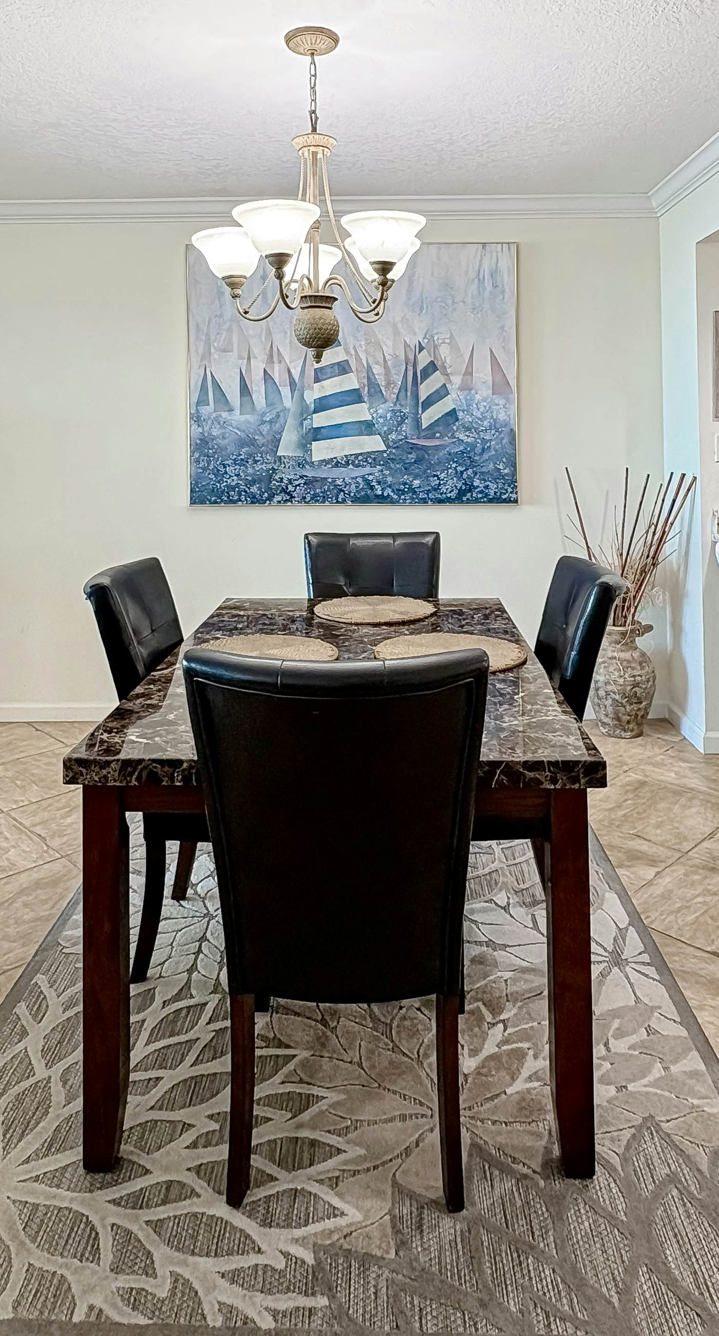 Gorgeous coastal condo with shared pool and easy beach access