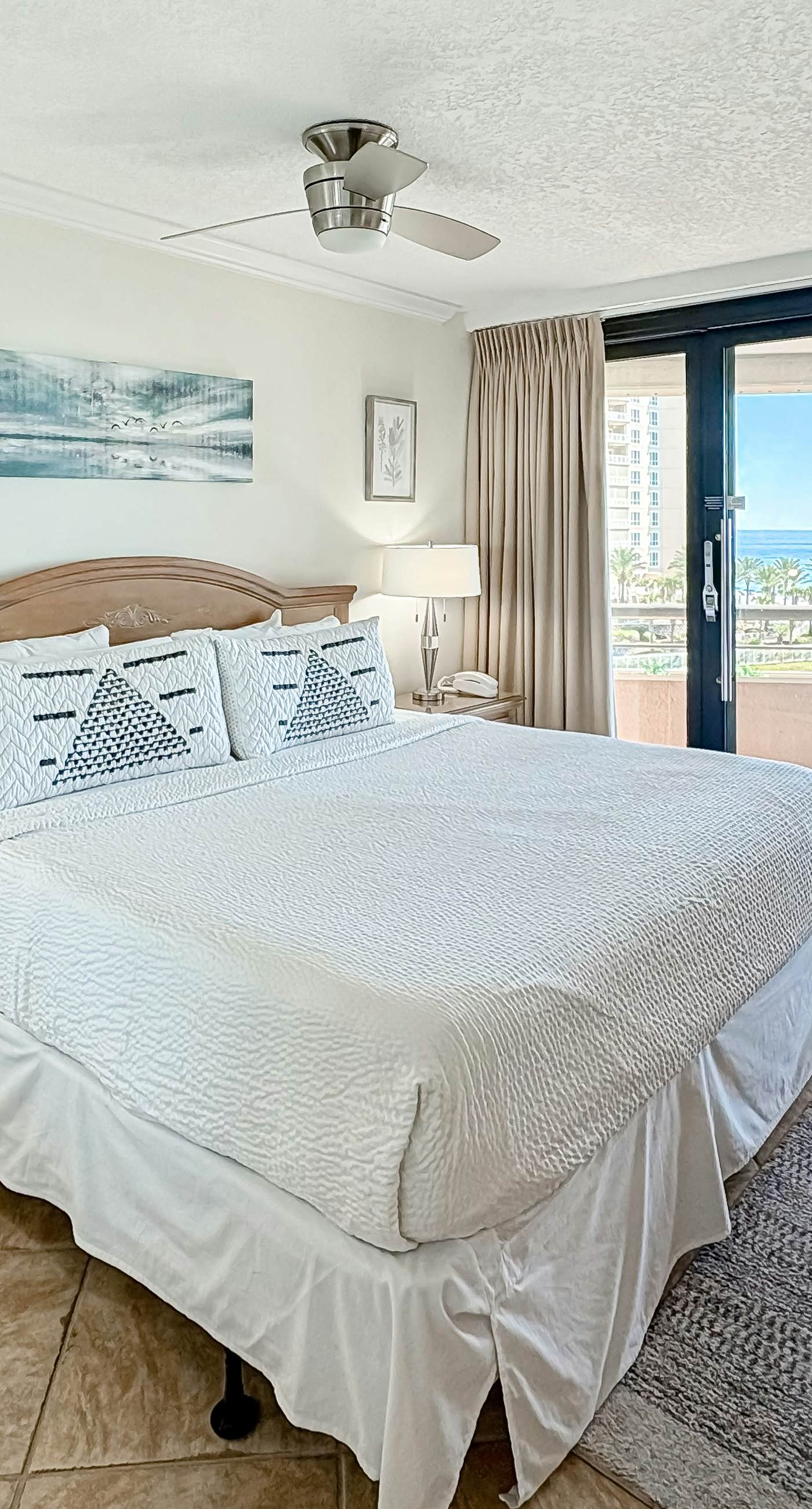 Gorgeous coastal condo with shared pool and easy beach access